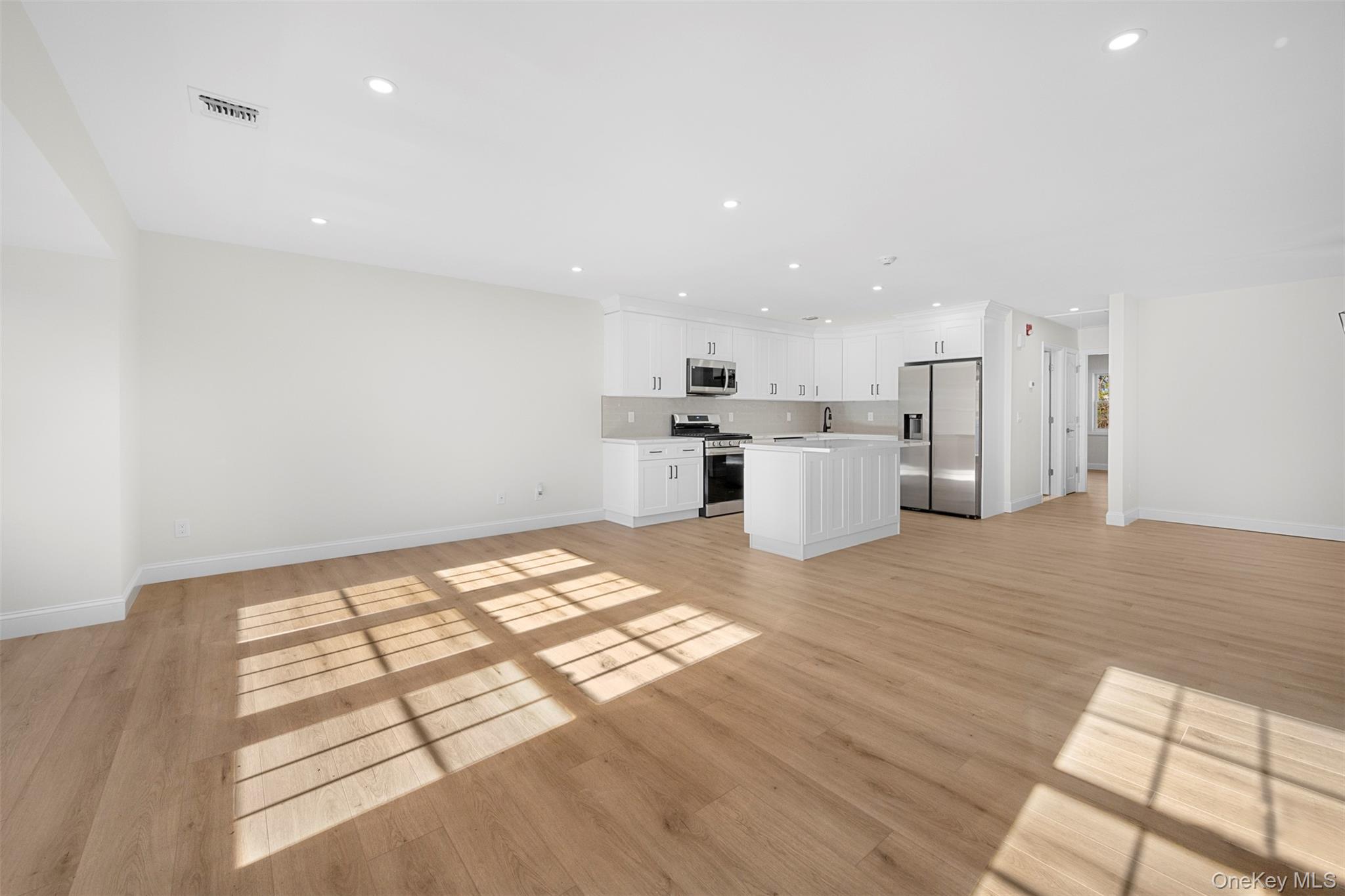 #3 photo, 48 Victorian Lane, Саффолк ‖ Medford , NY 11763