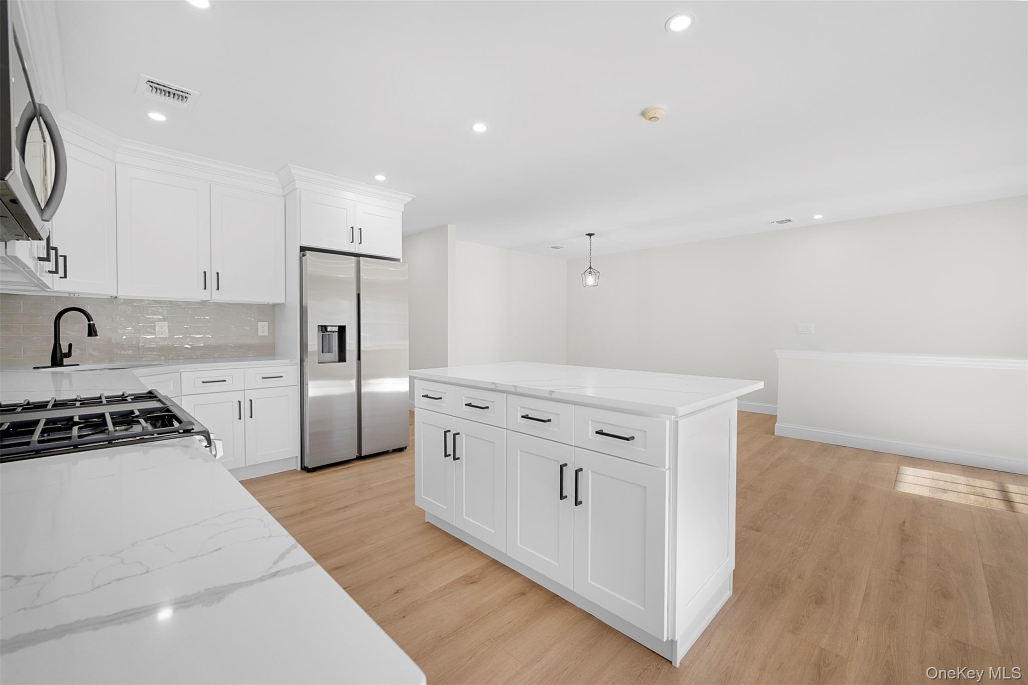 #4 photo, 48 Victorian Lane, Саффолк ‖ Medford , NY 11763