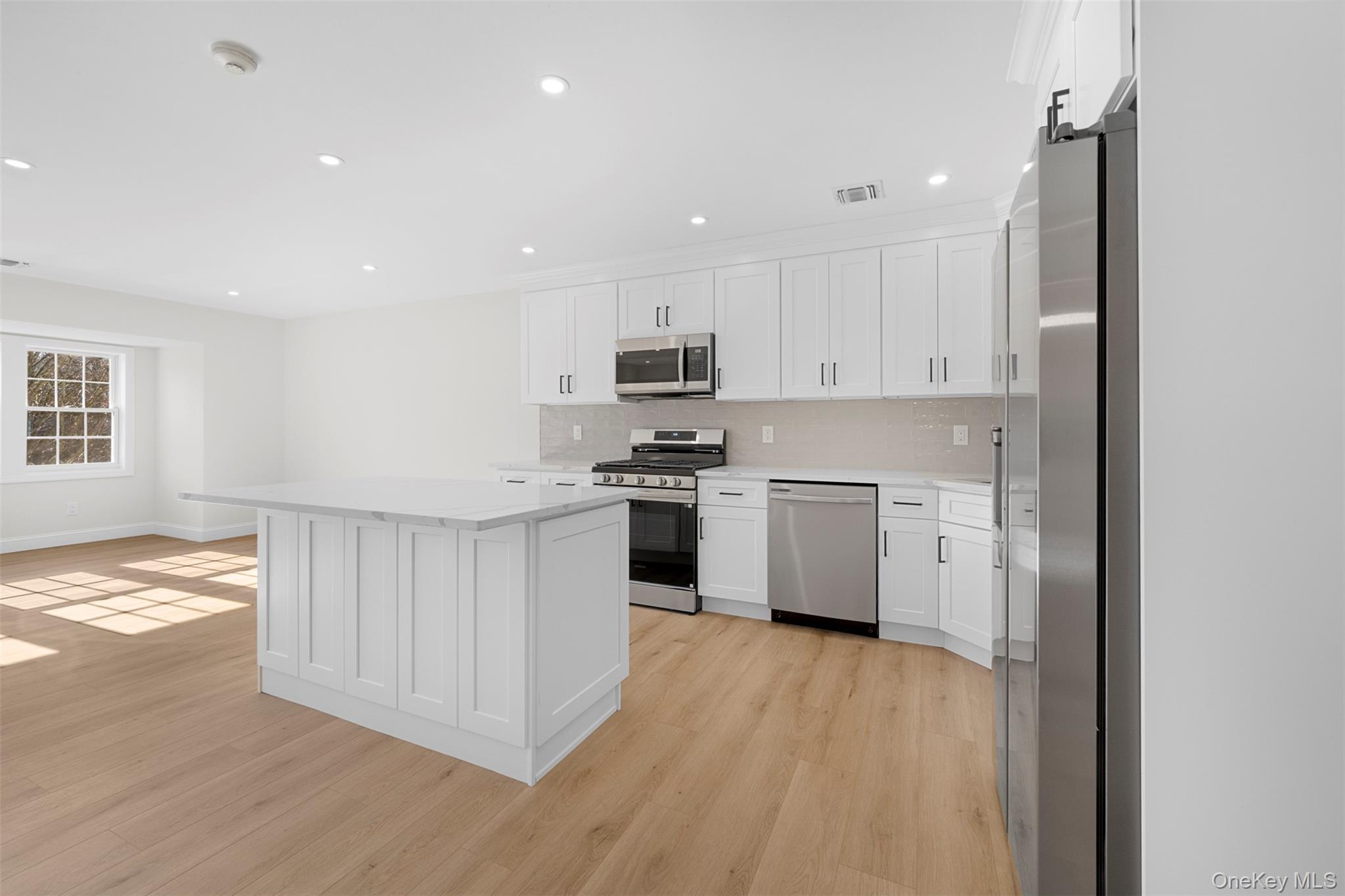 #5 photo, 48 Victorian Lane, Саффолк ‖ Medford , NY 11763