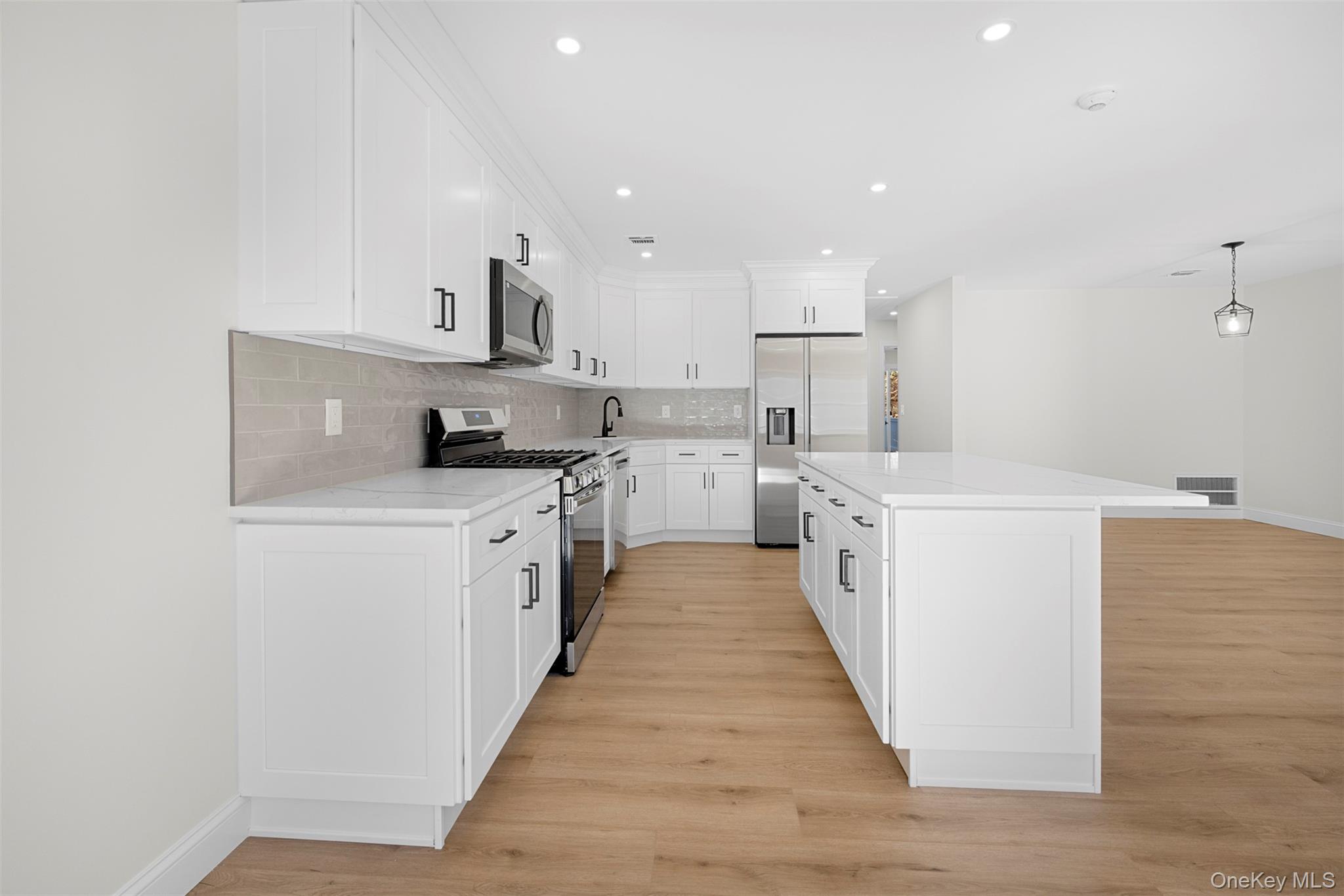 #6 photo, 48 Victorian Lane, Саффолк ‖ Medford , NY 11763