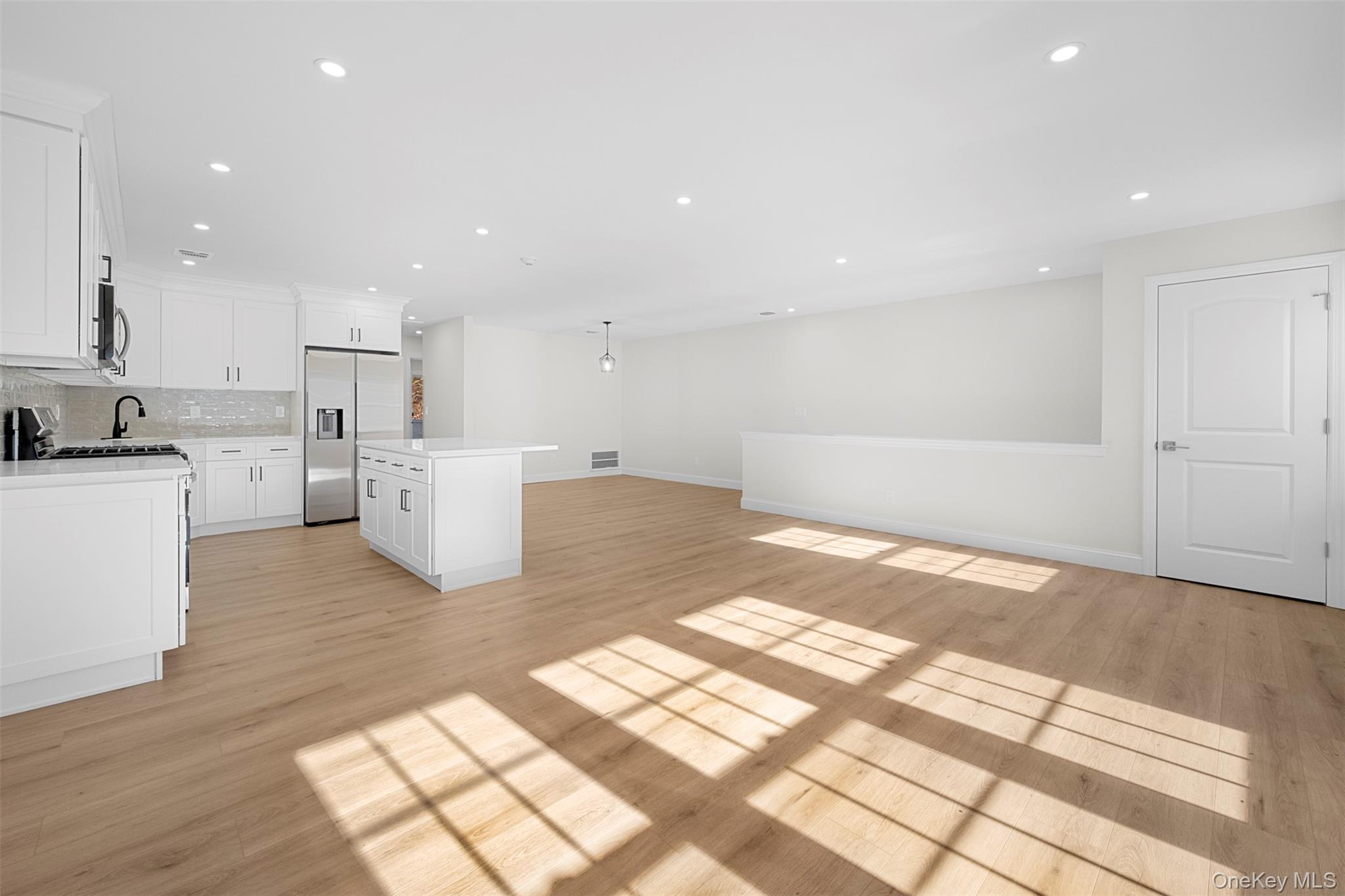 #7 photo, 48 Victorian Lane, Саффолк ‖ Medford , NY 11763