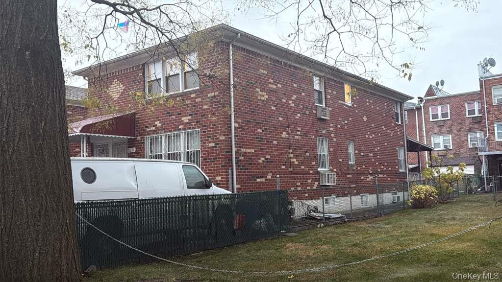 #3 photo, 8830 Pontiac Street, 뉴욕퀸즈 Queens Village , NY 11427