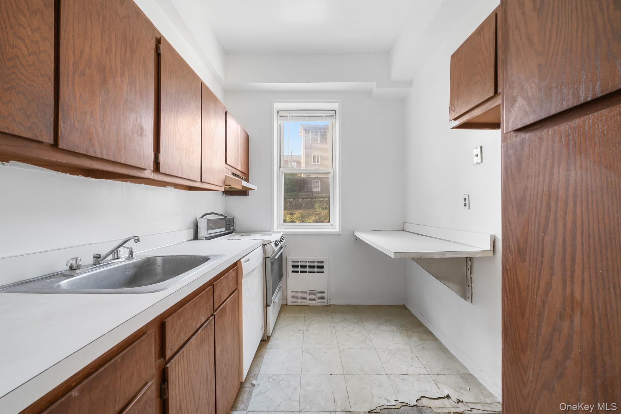 #5 photo, 245 Rumsey Rd, Yonkers , NY 10701