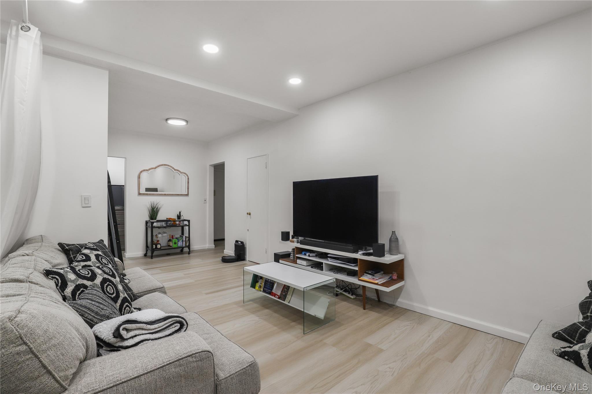 #7 photo, 140 N Broadway, Irvington , NY 10533