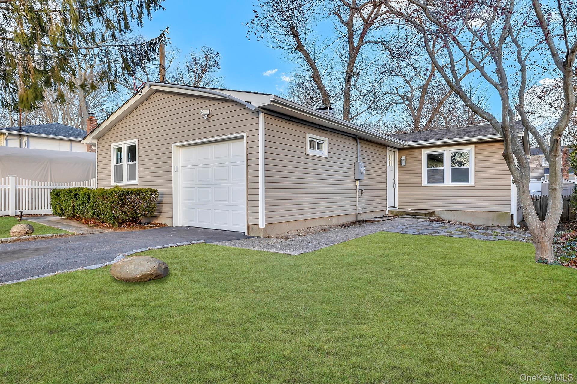 #1 photo, 21 John Drive, سوفولك Farmingville , NY 11738