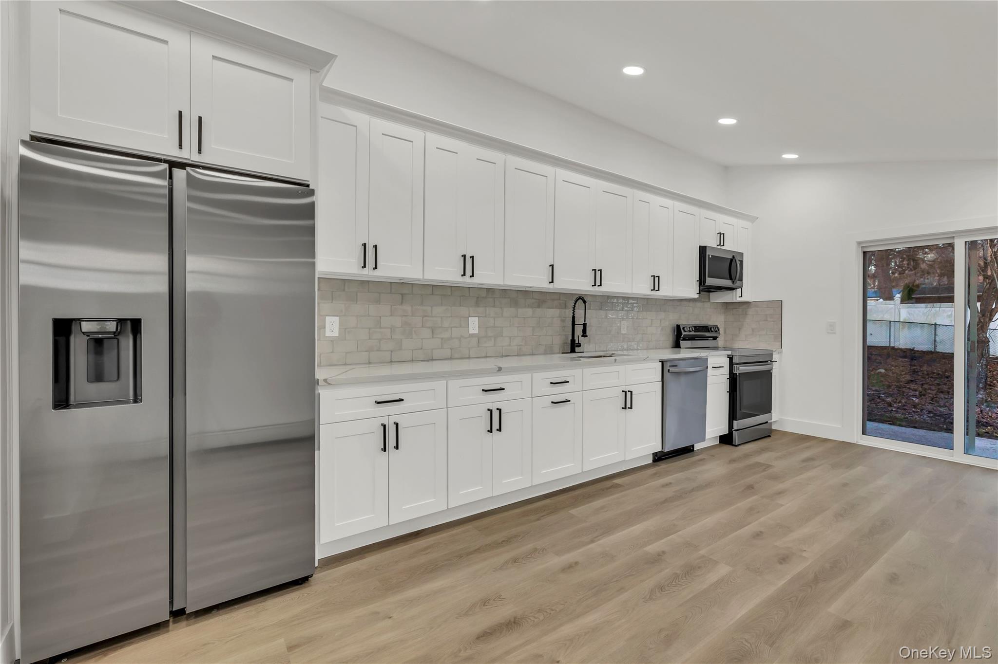 #10 photo, 21 John Drive, سوفولك Farmingville , NY 11738