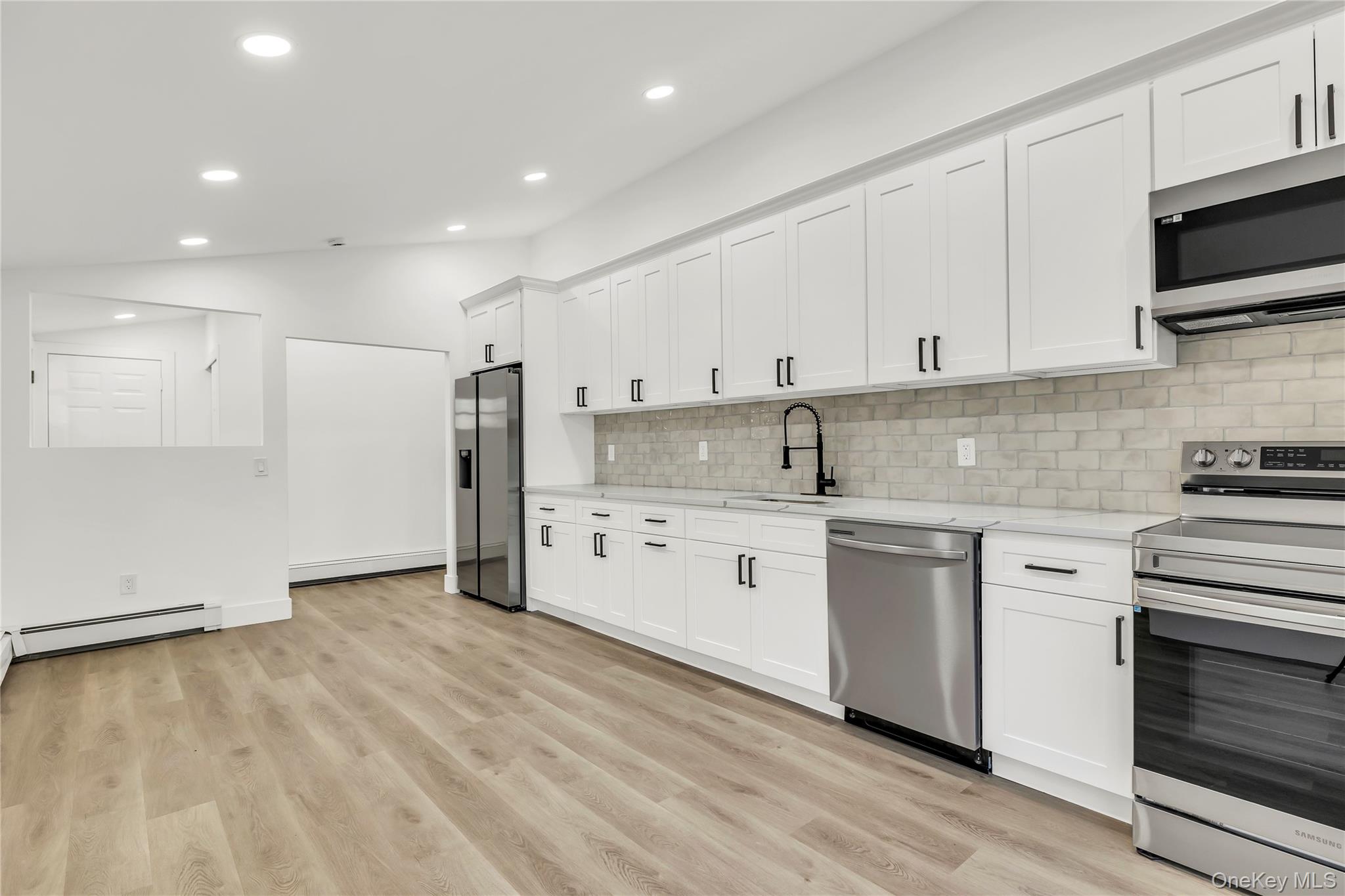 #11 photo, 21 John Drive, سوفولك Farmingville , NY 11738