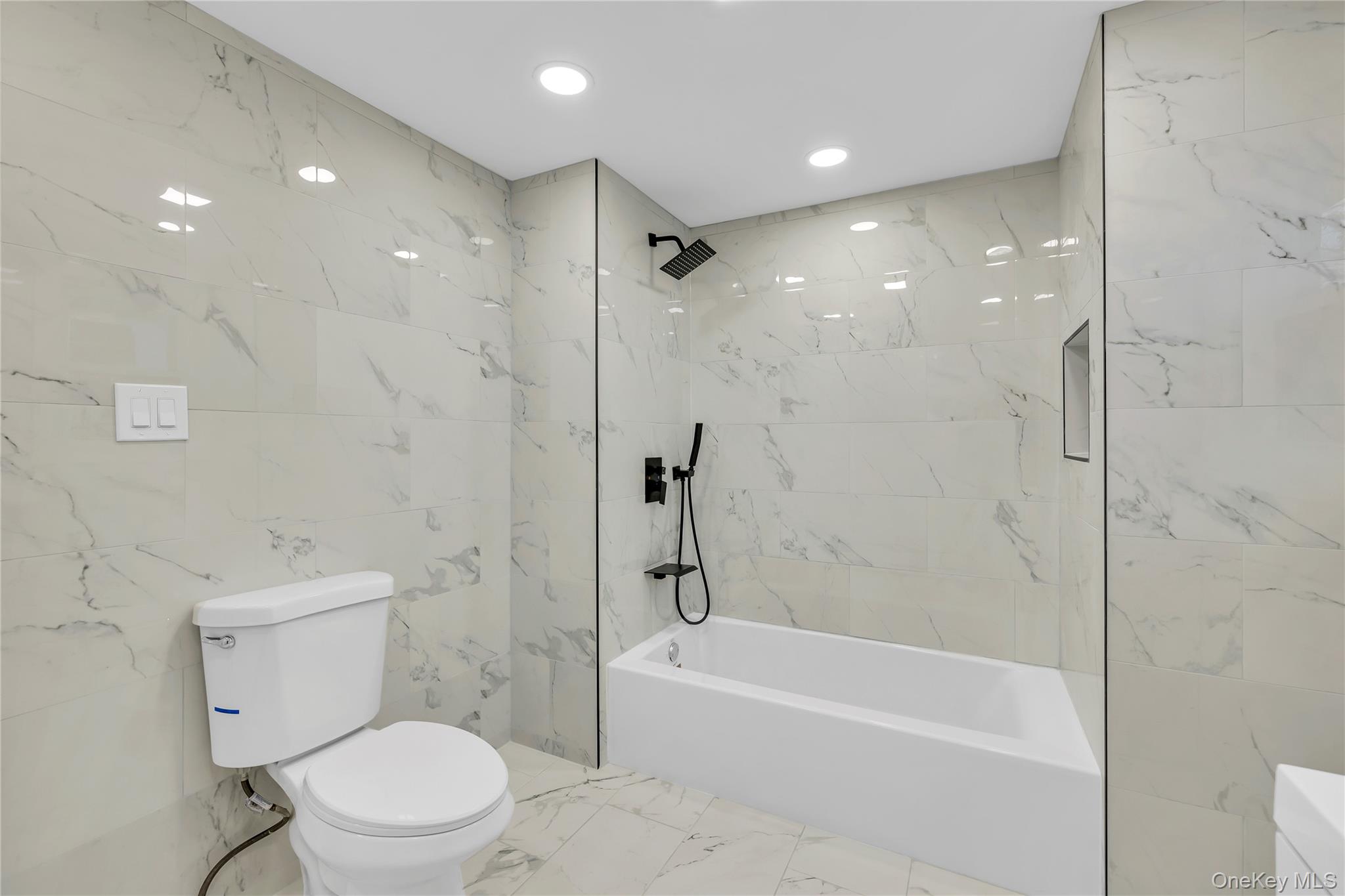 #14 photo, 21 John Drive, سوفولك Farmingville , NY 11738