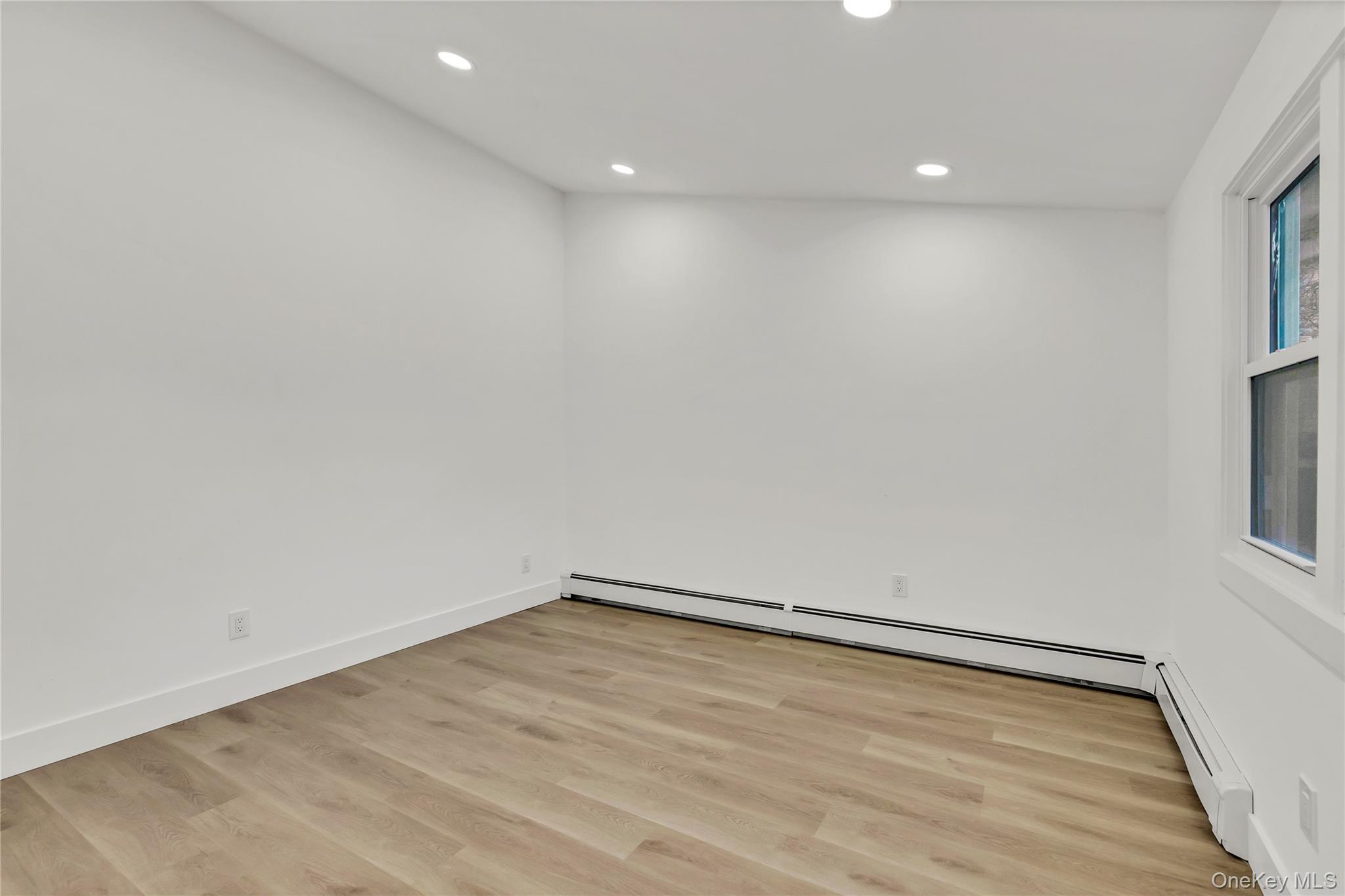 #16 photo, 21 John Drive, سوفولك Farmingville , NY 11738