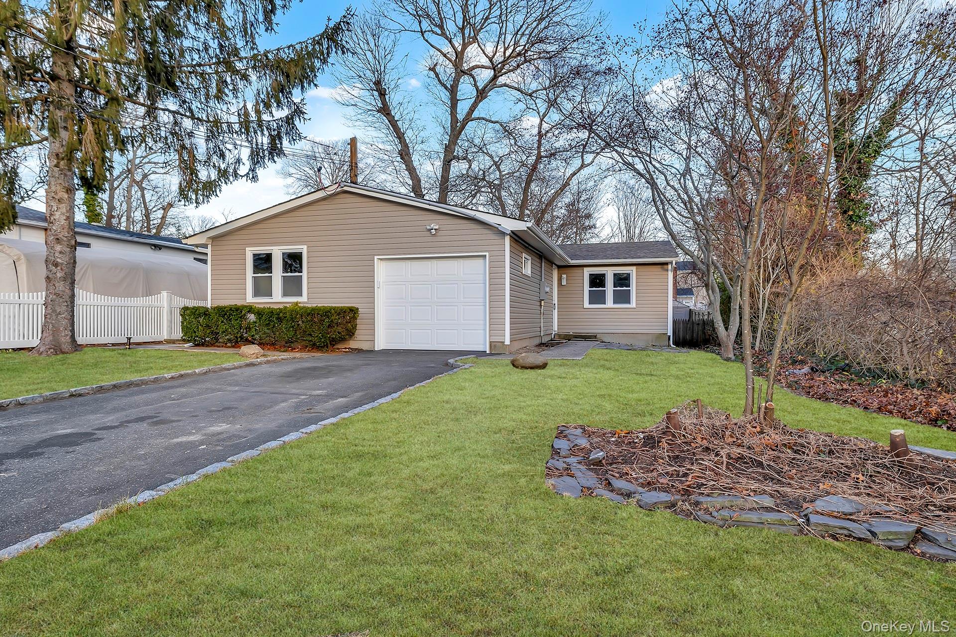 #2 photo, 21 John Drive, سوفولك Farmingville , NY 11738