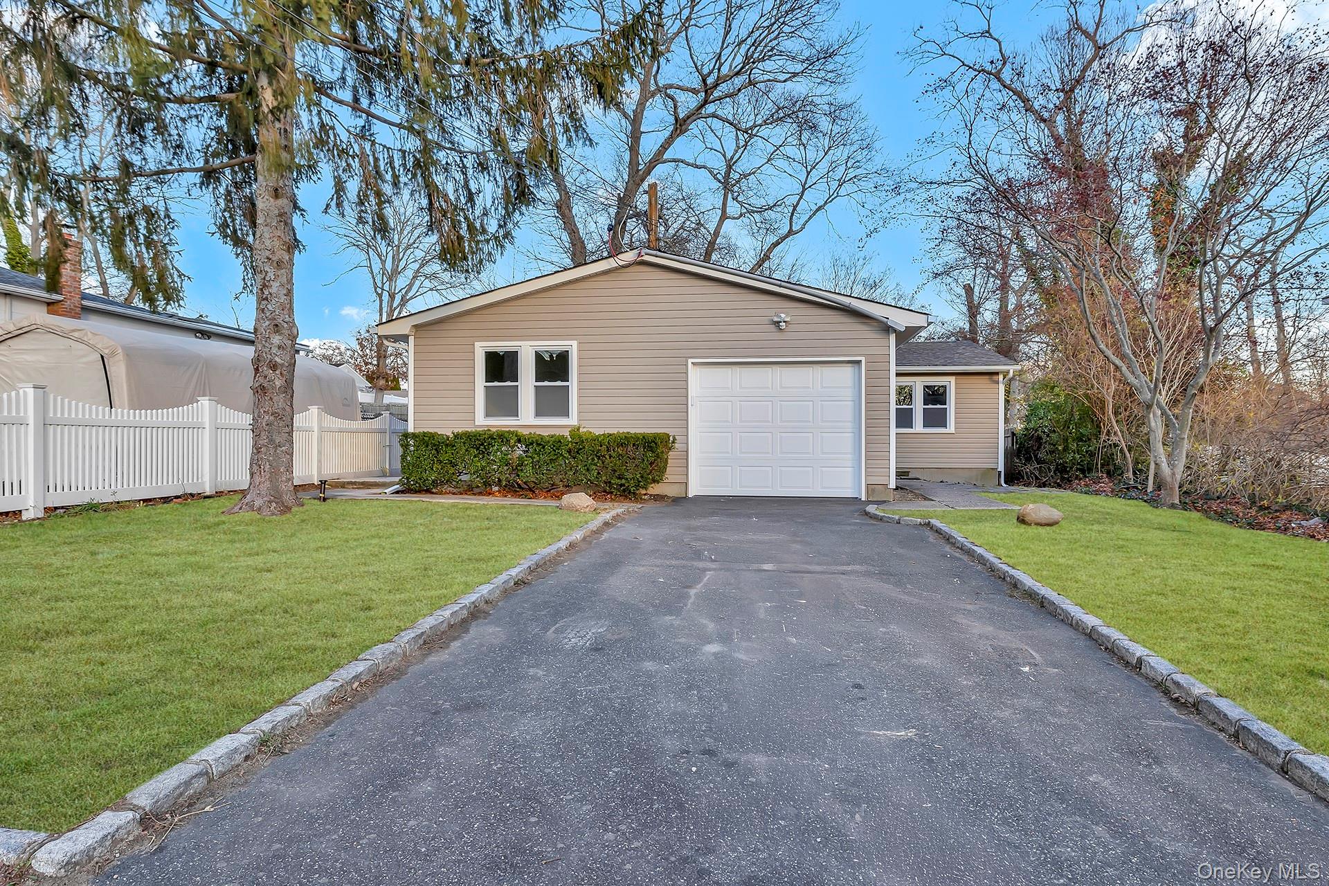 #3 photo, 21 John Drive, سوفولك Farmingville , NY 11738