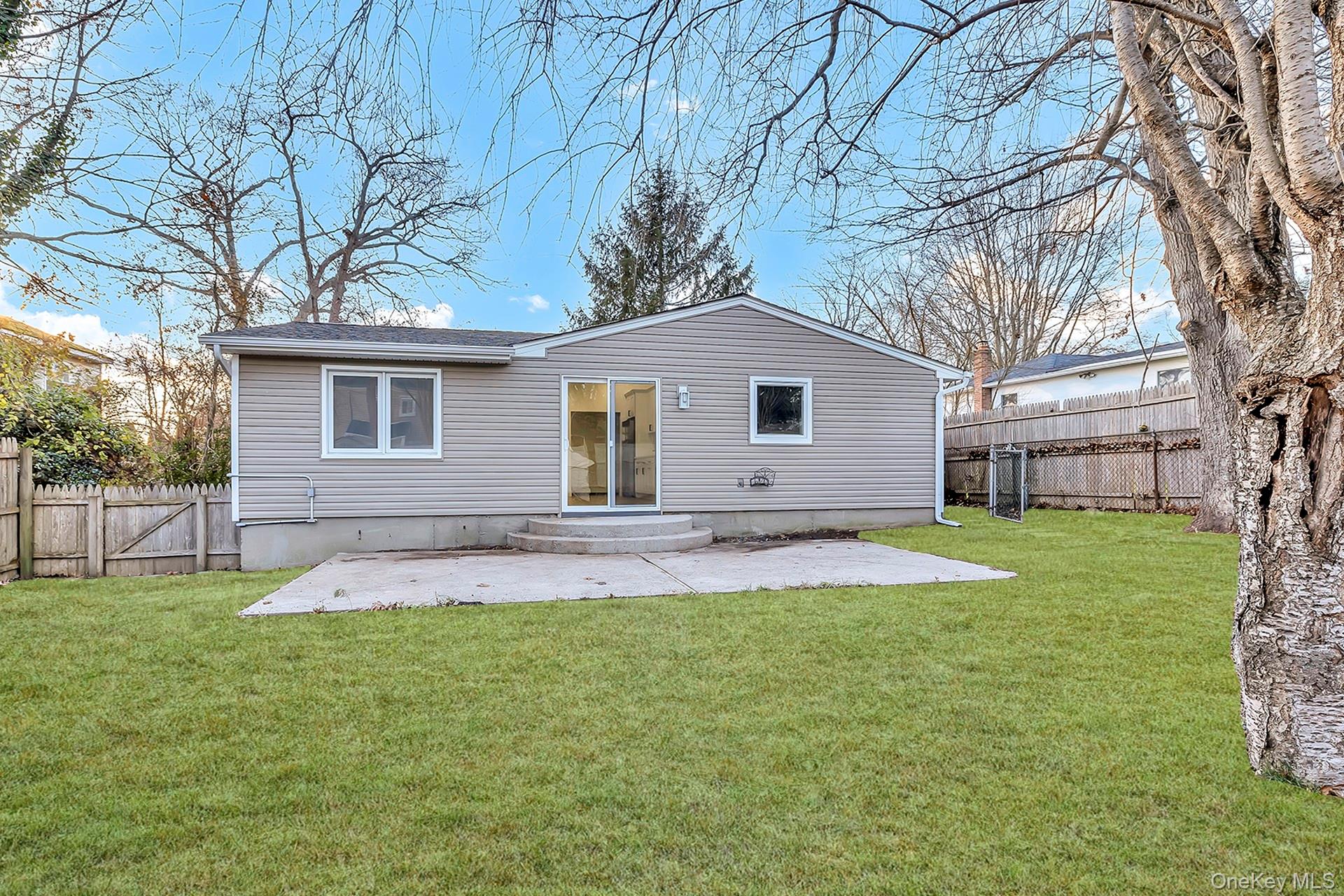 #5 photo, 21 John Drive, سوفولك Farmingville , NY 11738