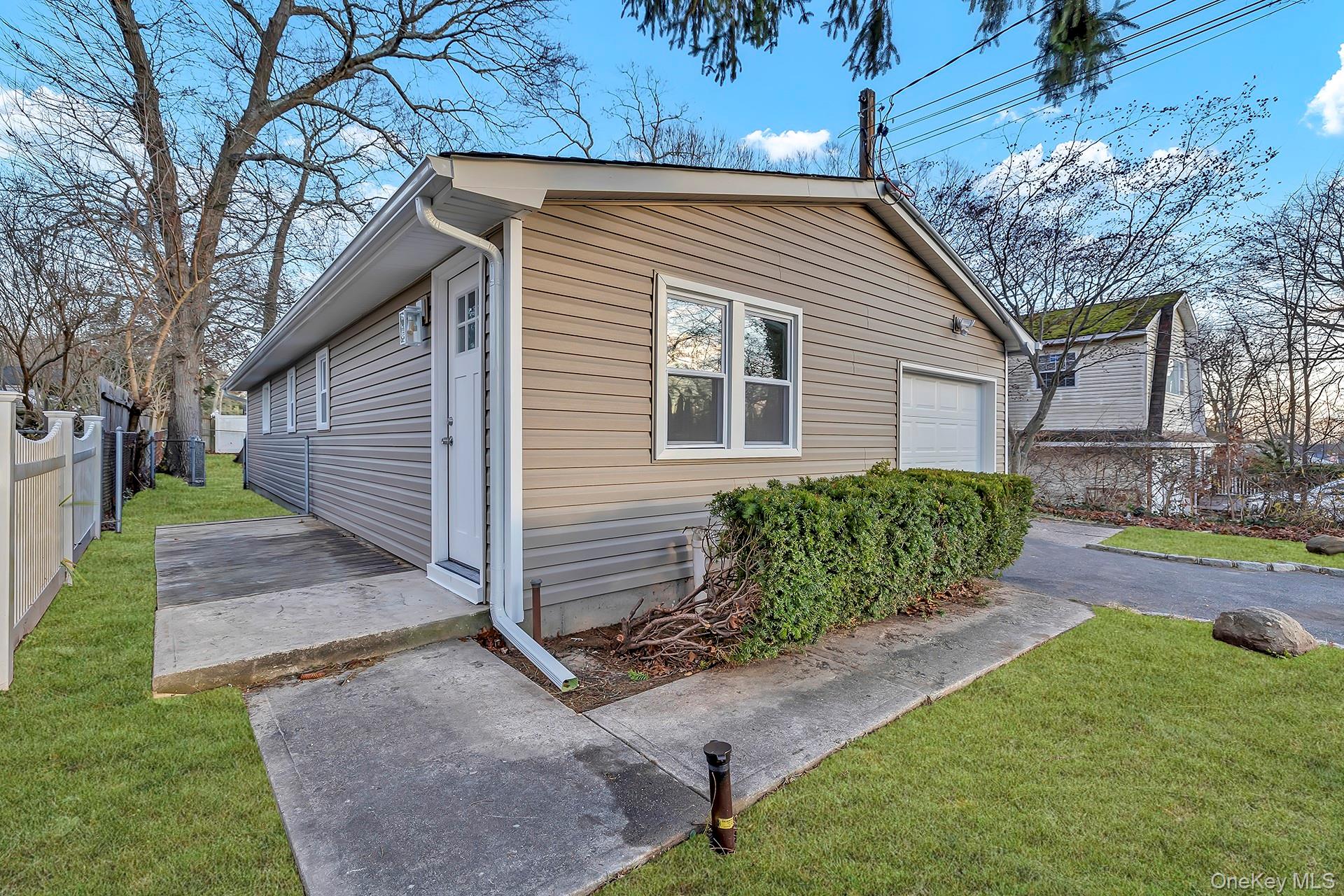 #7 photo, 21 John Drive, سوفولك Farmingville , NY 11738