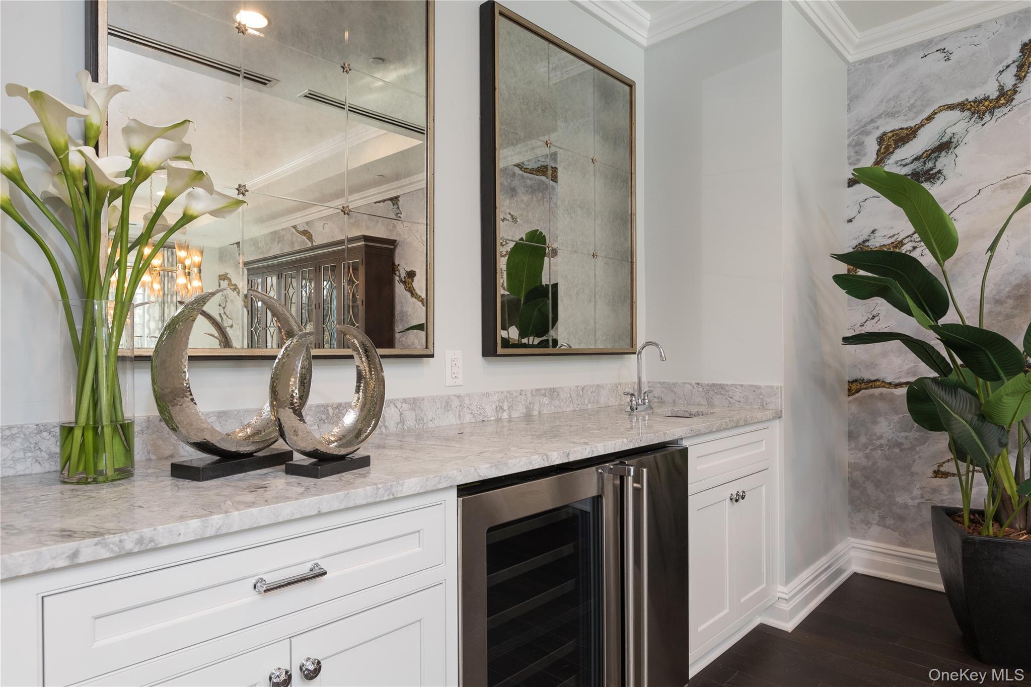 #11 photo, 3000 Royal Court, ناسو North Hills , NY 11040