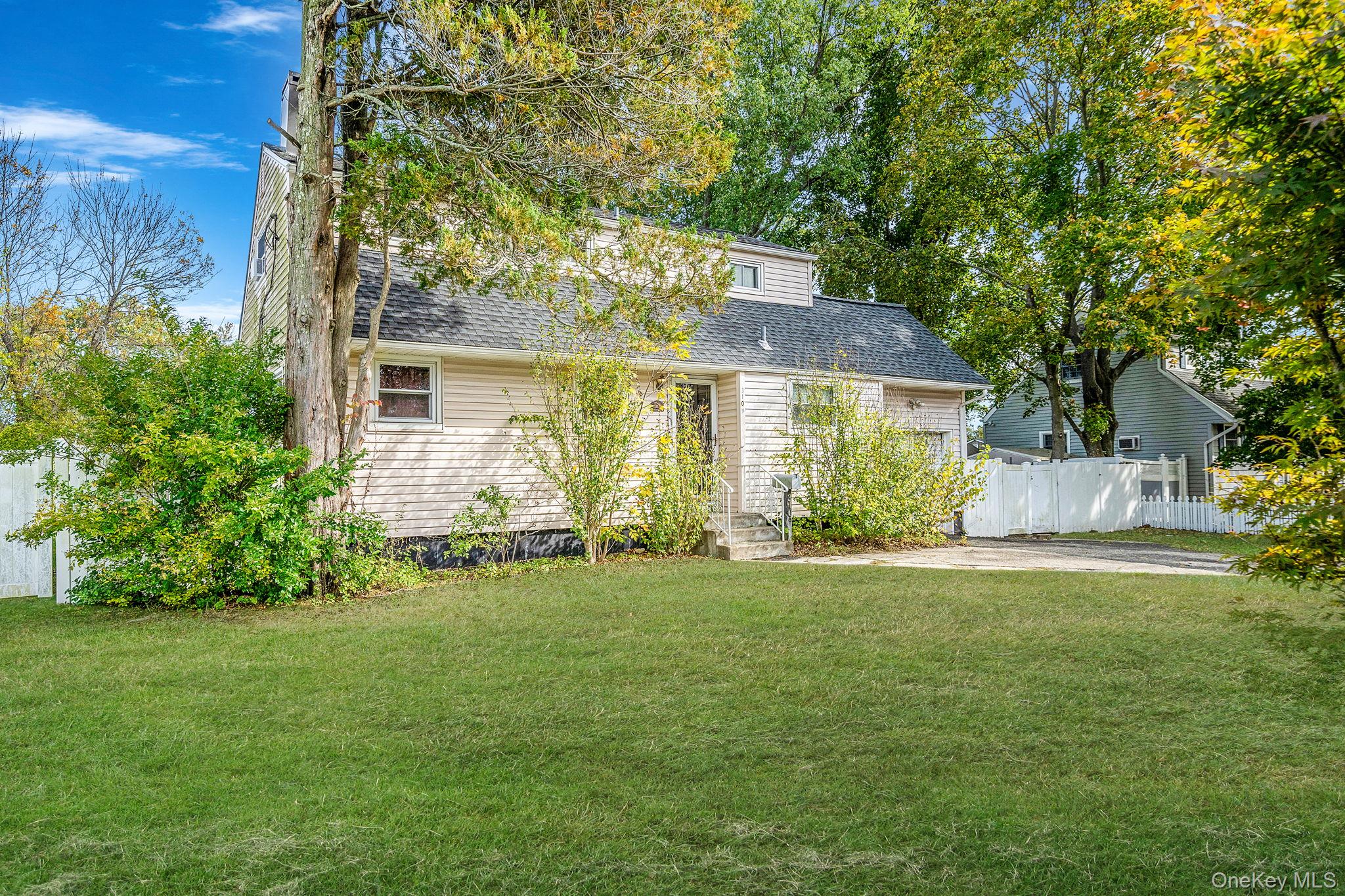 #3 photo, 3109 Devon Avenue, سوفولك Medford , NY 11763