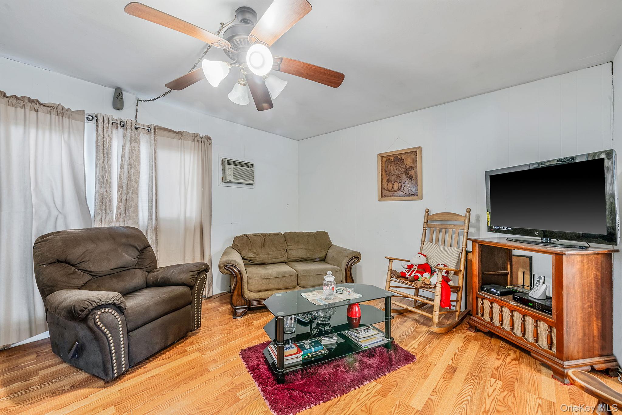 #5 photo, 3109 Devon Avenue, سوفولك Medford , NY 11763