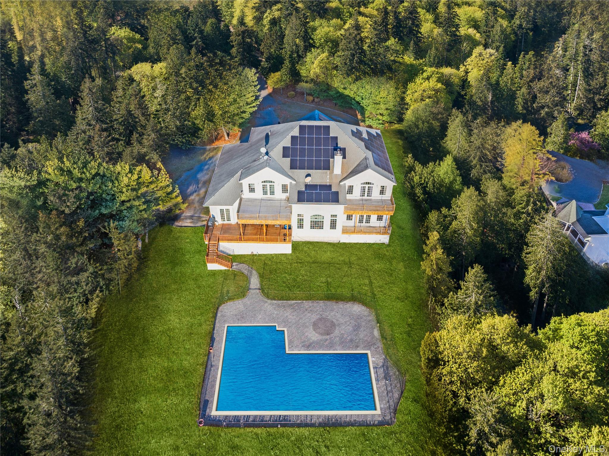 #1 photo, 28 Old Neck Road, سوفولك Center Moriches , NY 11934