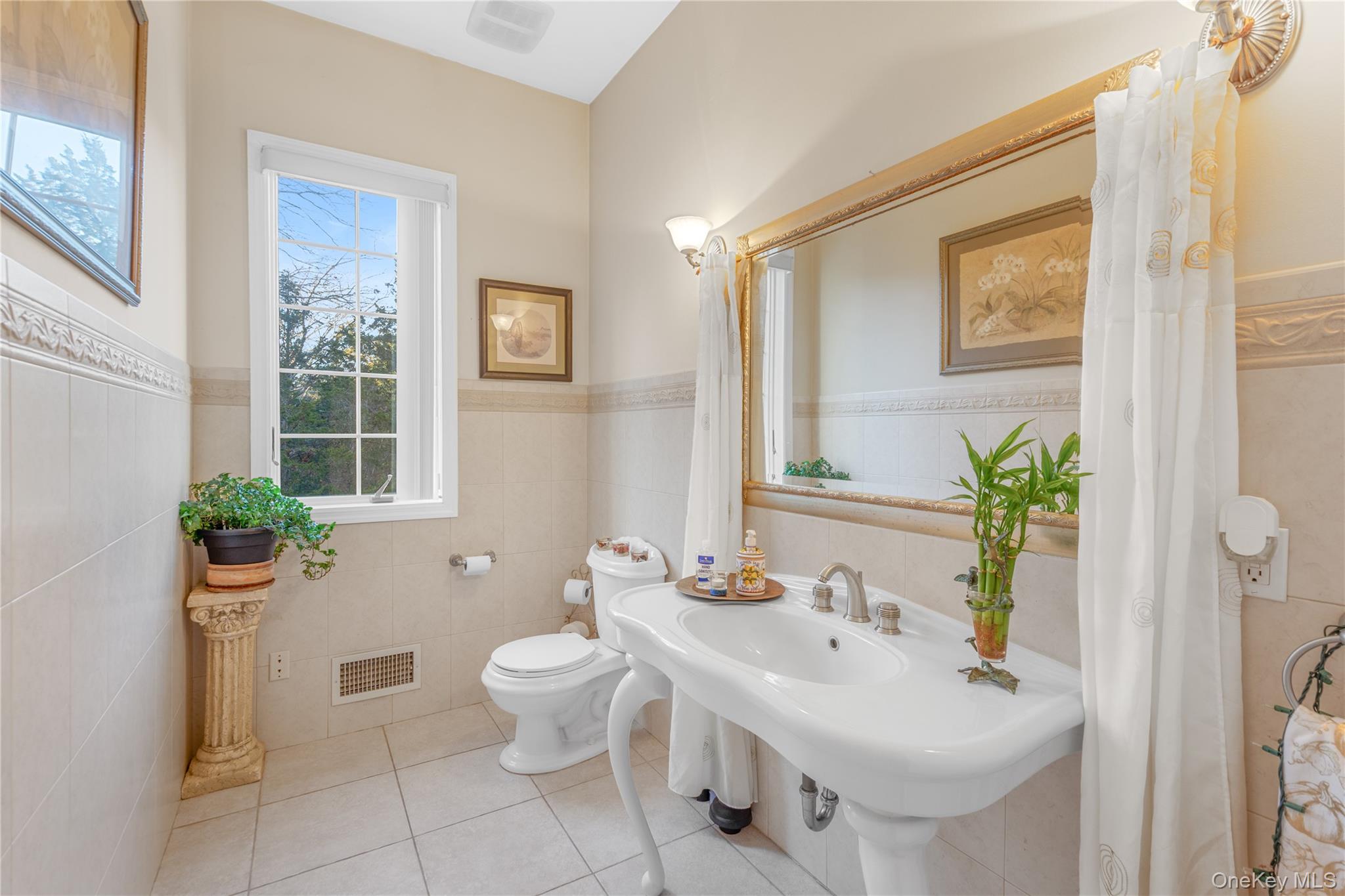 #12 photo, 28 Old Neck Road, سوفولك Center Moriches , NY 11934