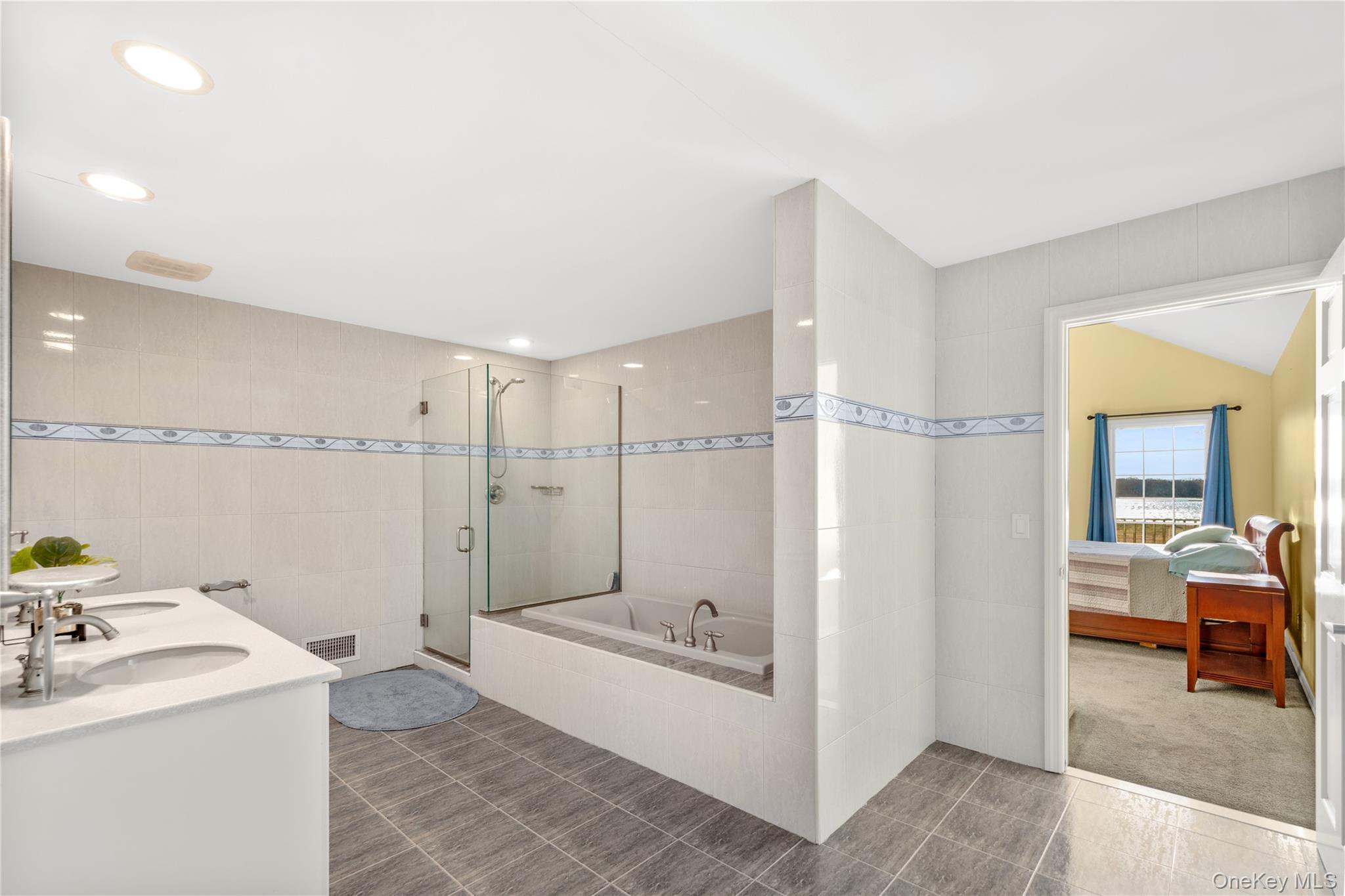 #18 photo, 28 Old Neck Road, سوفولك Center Moriches , NY 11934