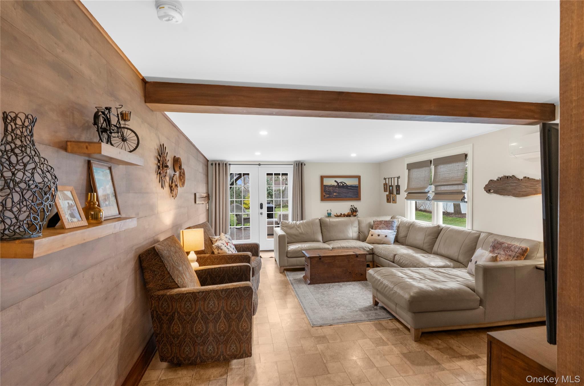 #11 photo, 117 Union Avenue, سوفولك Islip , NY 11751