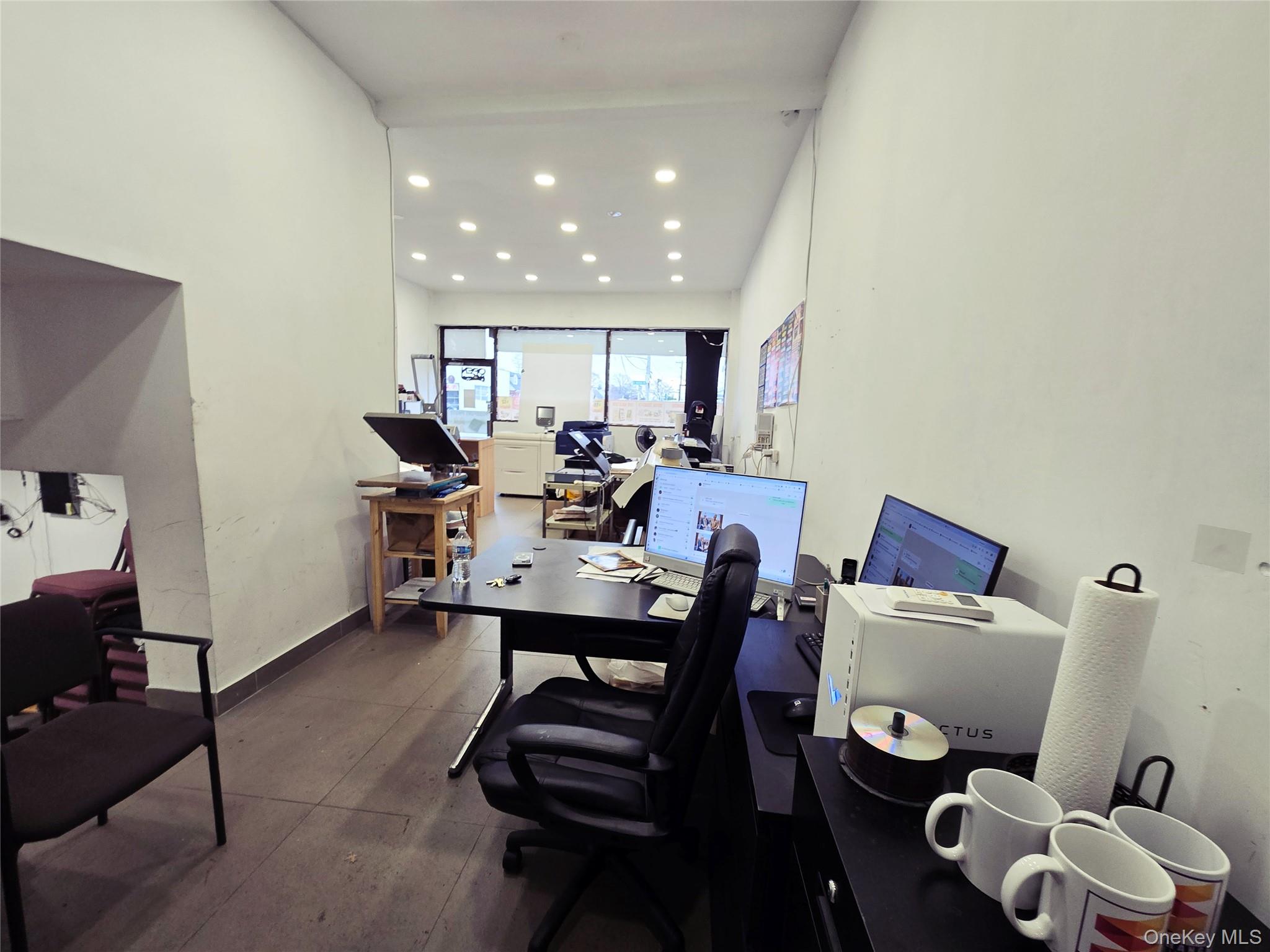 #13 photo, 777 W Merrick Road, ناسو Valley Stream , NY 11580