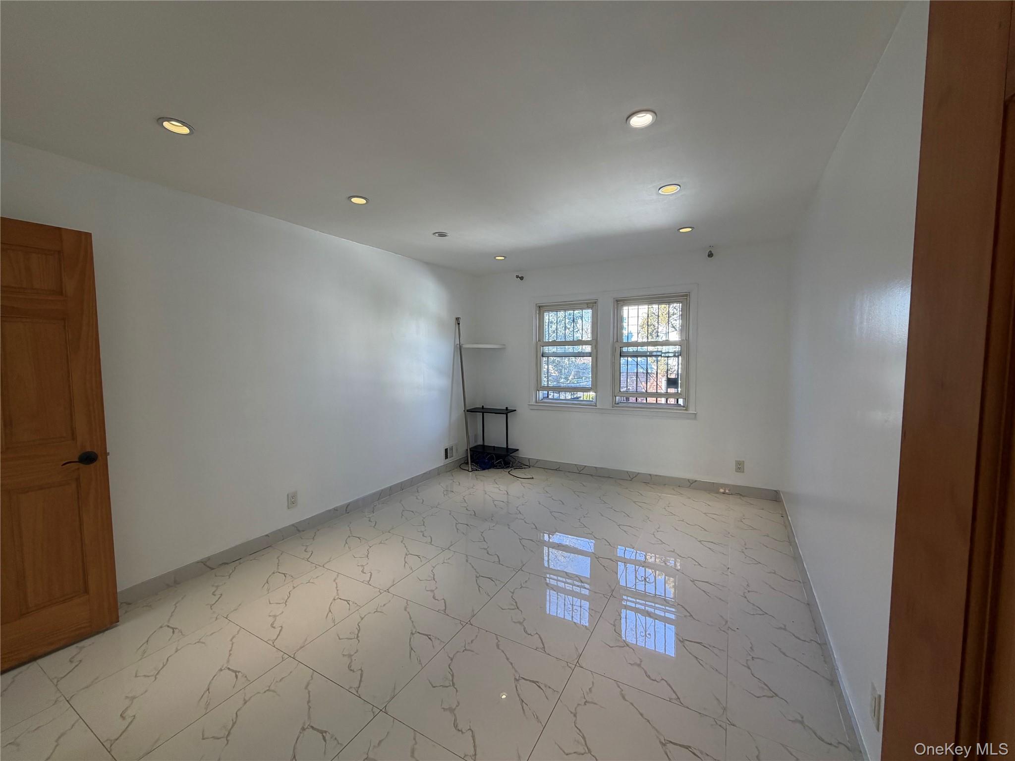 #10 photo, 224-01 59 Avenue, كوينز Bayside , NY 11364