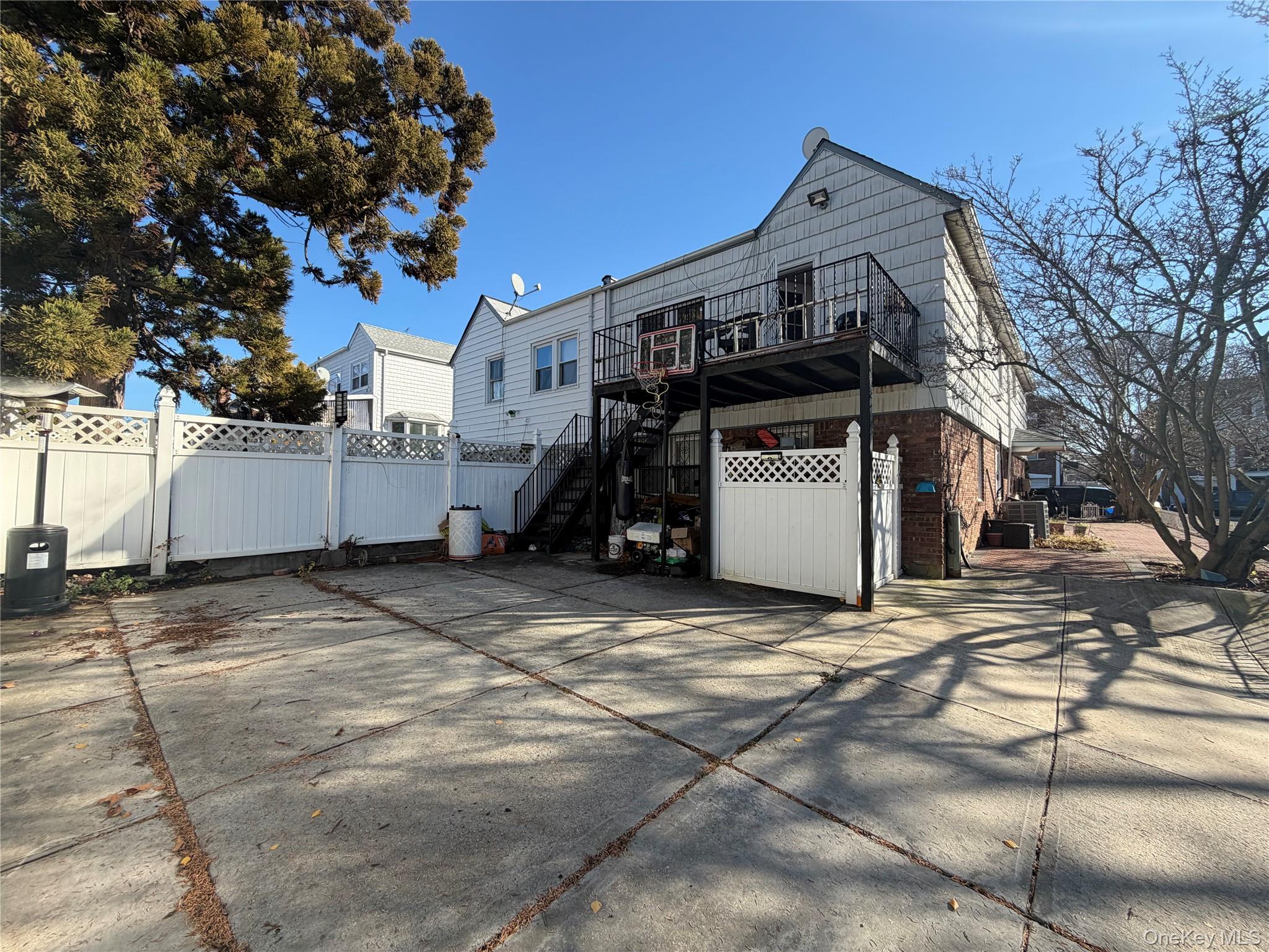 #11 photo, 224-01 59 Avenue, كوينز Bayside , NY 11364