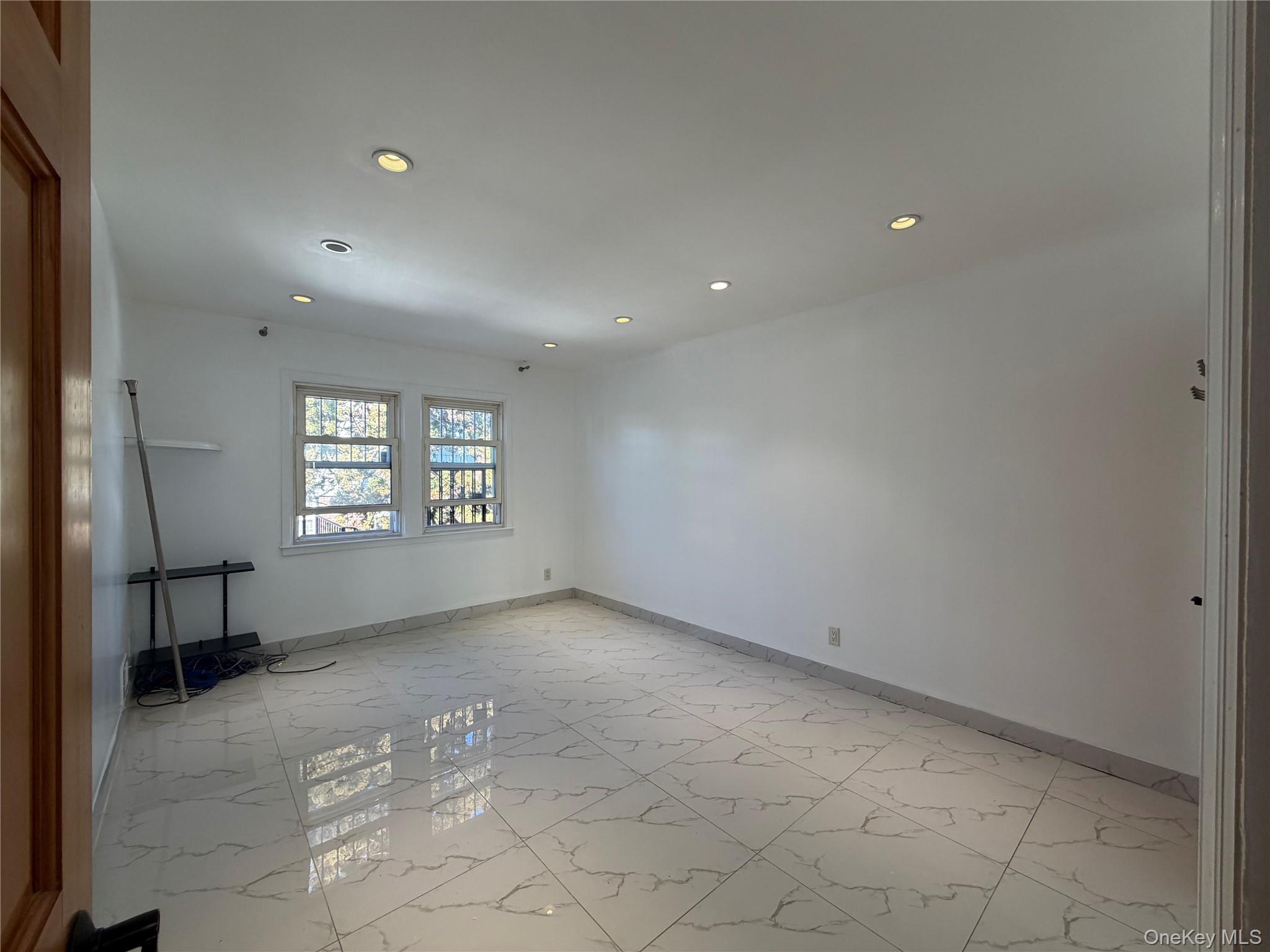 #9 photo, 224-01 59 Avenue, كوينز Bayside , NY 11364