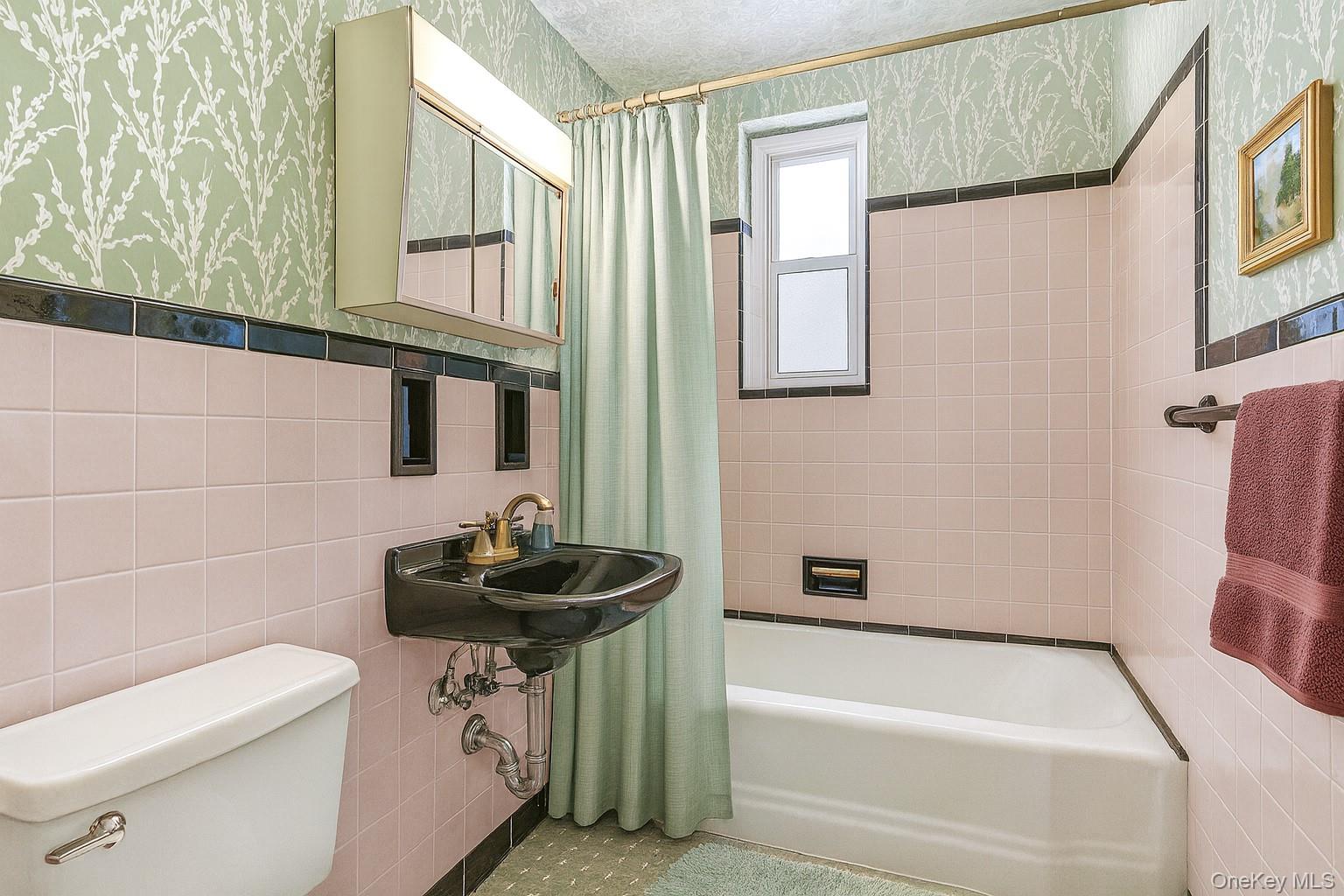 #10 photo, 33-45 92 Street, كوينز Jackson Heights , NY 11372