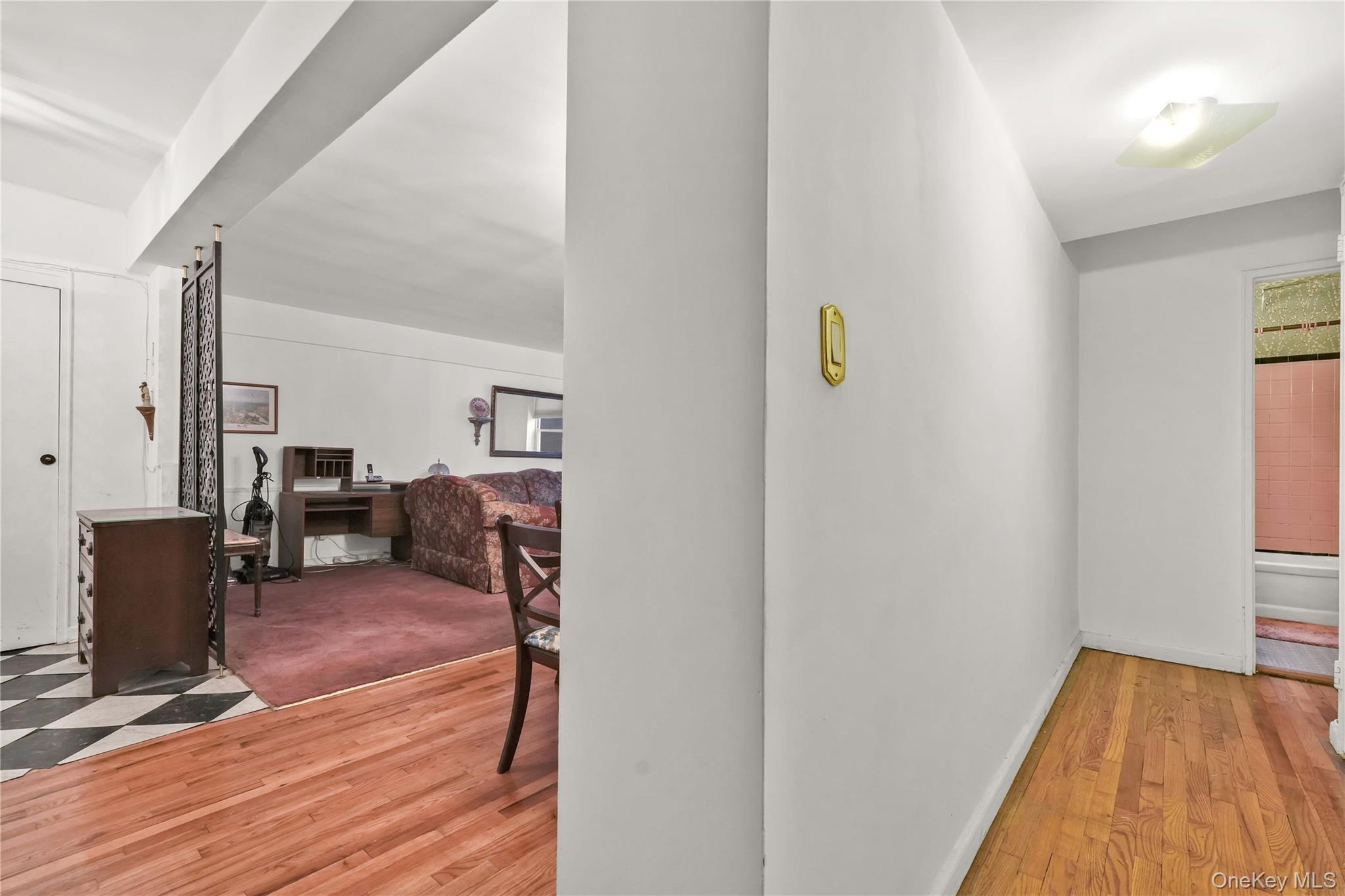 #11 photo, 33-45 92 Street, كوينز Jackson Heights , NY 11372