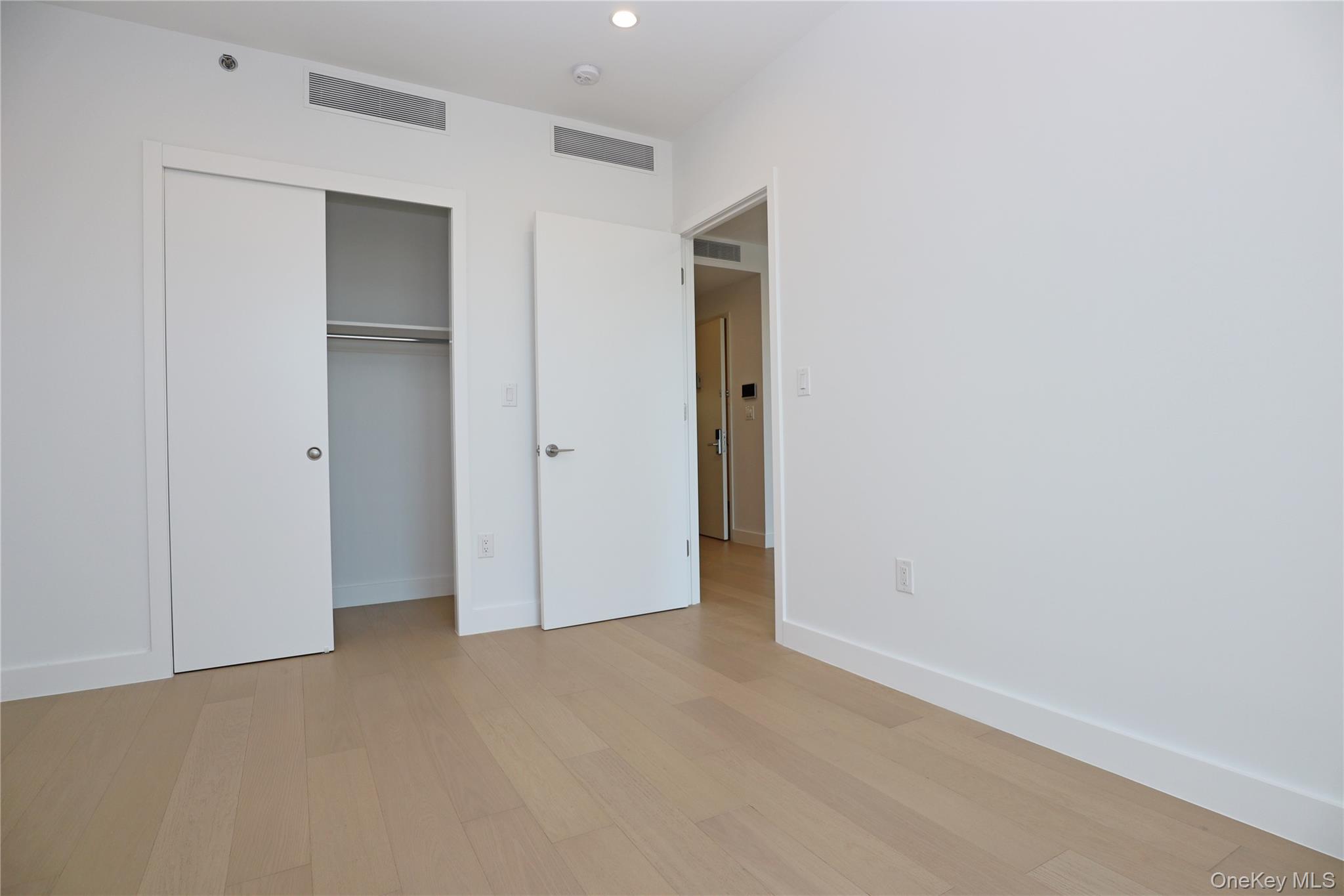 #7 photo, 15002 Northern Boulevard, Flushing , NY 11354