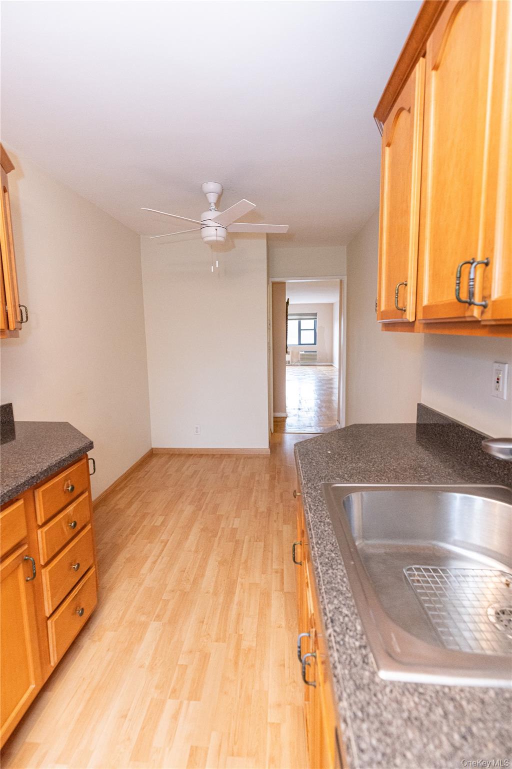 #6 photo, 266 Pelham Road, New Rochelle , NY 10805