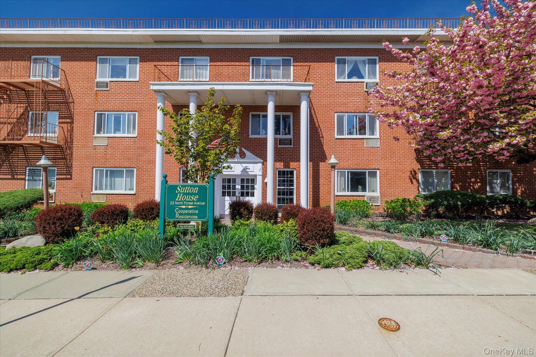 #1 photo, 22 North Forest Avenue, ناسو Rockville Centre , NY 11570