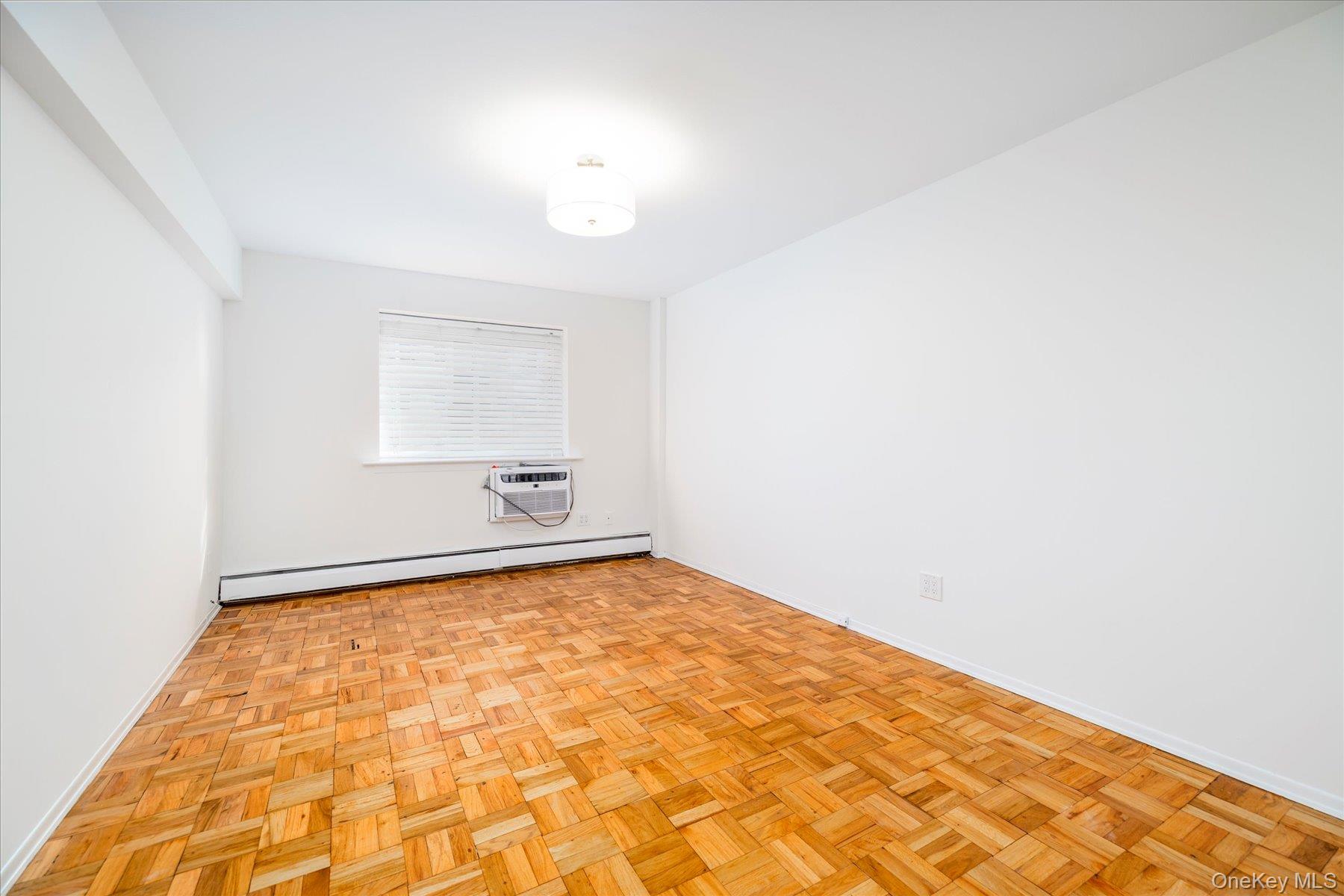 #8 photo, 22 North Forest Avenue, ناسو Rockville Centre , NY 11570