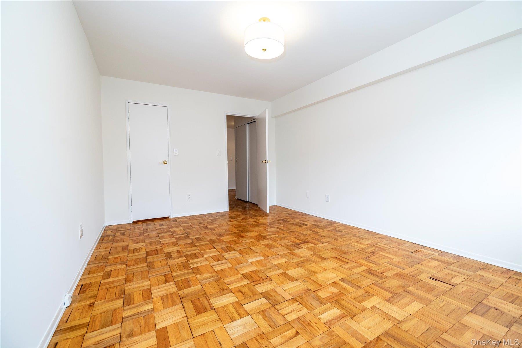 #9 photo, 22 North Forest Avenue, ناسو Rockville Centre , NY 11570