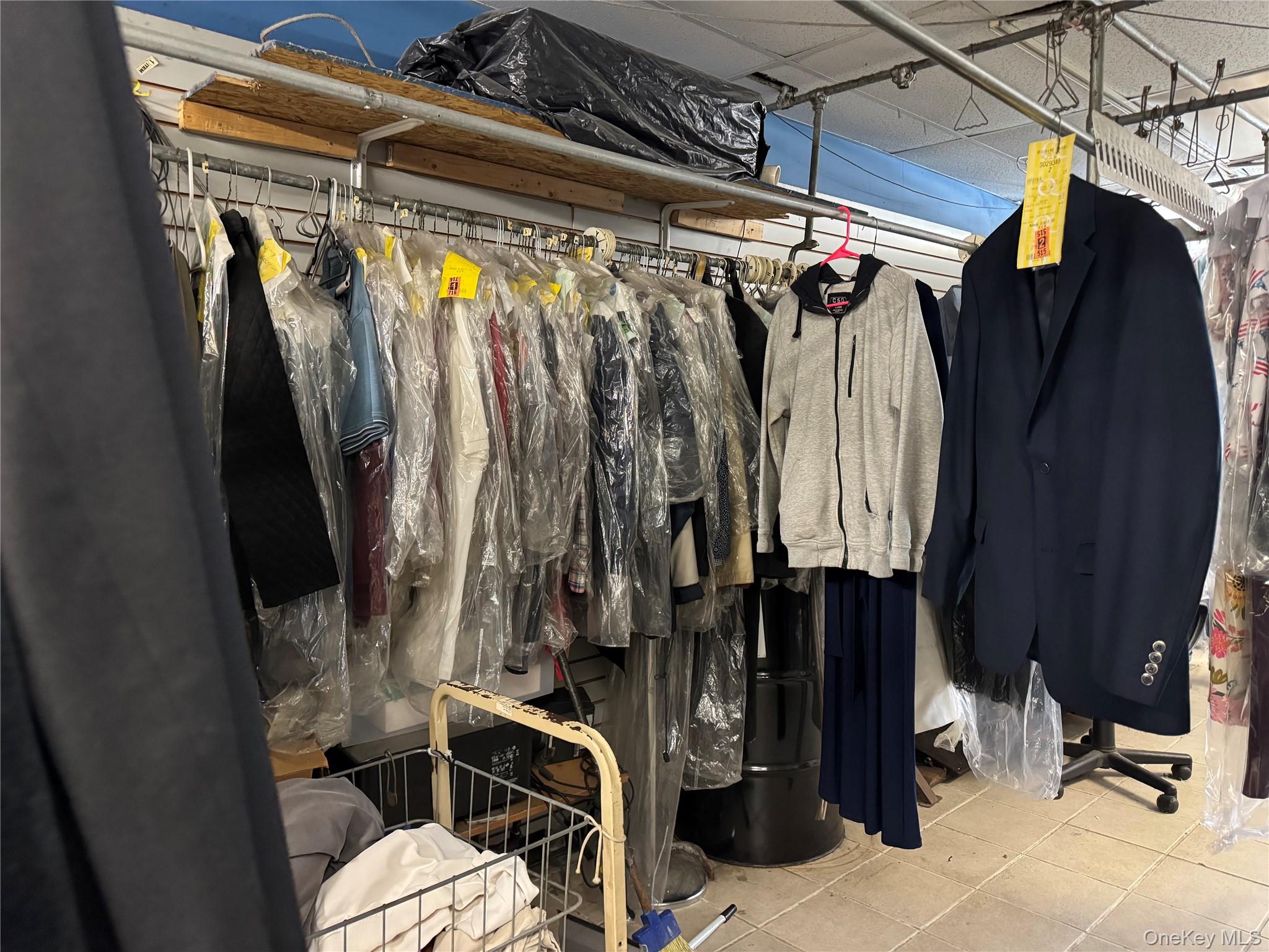 #3 photo, 209 Carleton Avenue, 東長島 东艾斯利普 East Islip , NY 11730