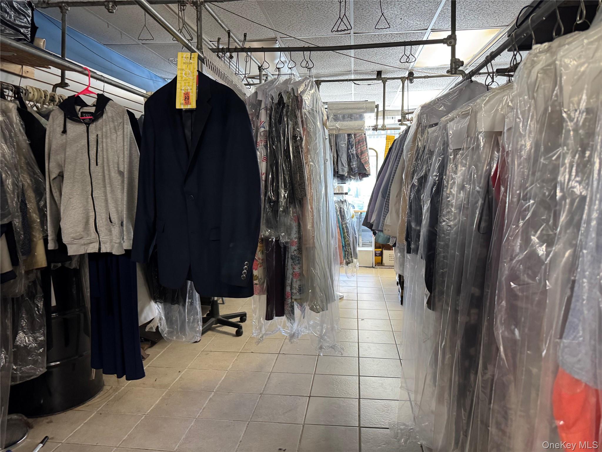 #4 photo, 209 Carleton Avenue, 東長島 东艾斯利普 East Islip , NY 11730