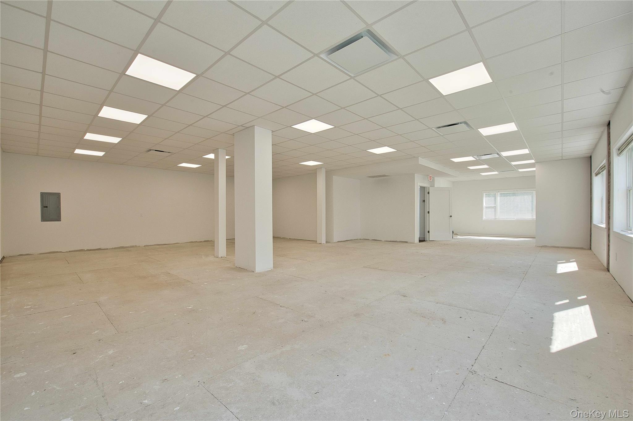 #11 photo, 121 Pulaski Road, 롱 아일랜드 Kings Park , NY 11754