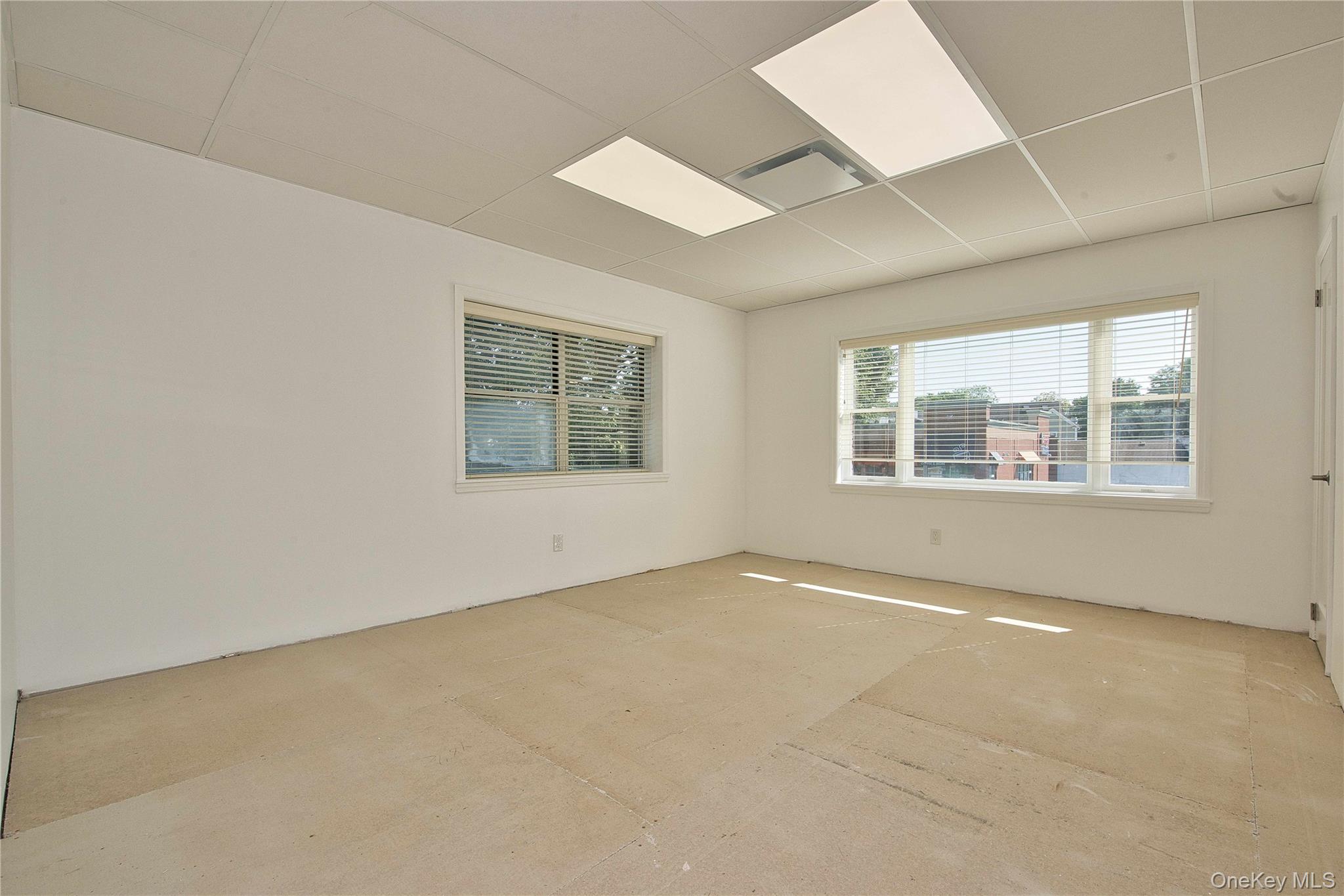 #12 photo, 121 Pulaski Road, 롱 아일랜드 Kings Park , NY 11754