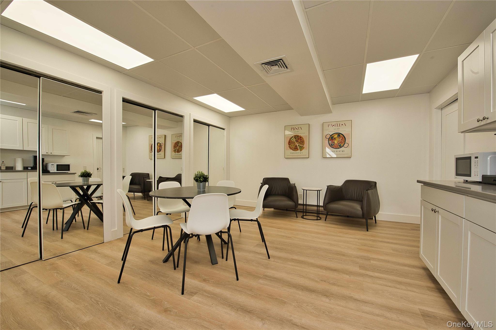 #15 photo, 121 Pulaski Road, 롱 아일랜드 Kings Park , NY 11754