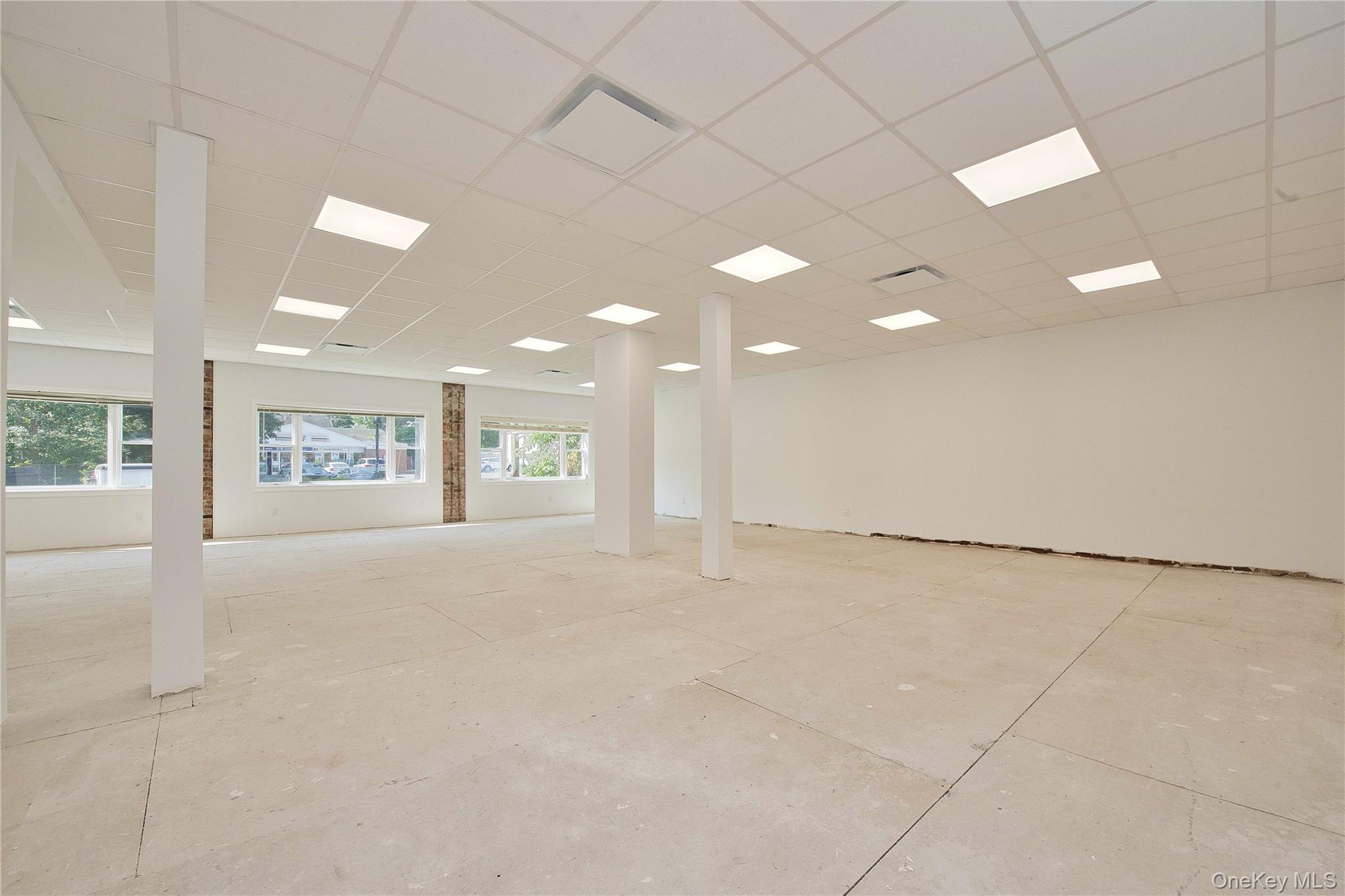 #9 photo, 121 Pulaski Road, 롱 아일랜드 Kings Park , NY 11754