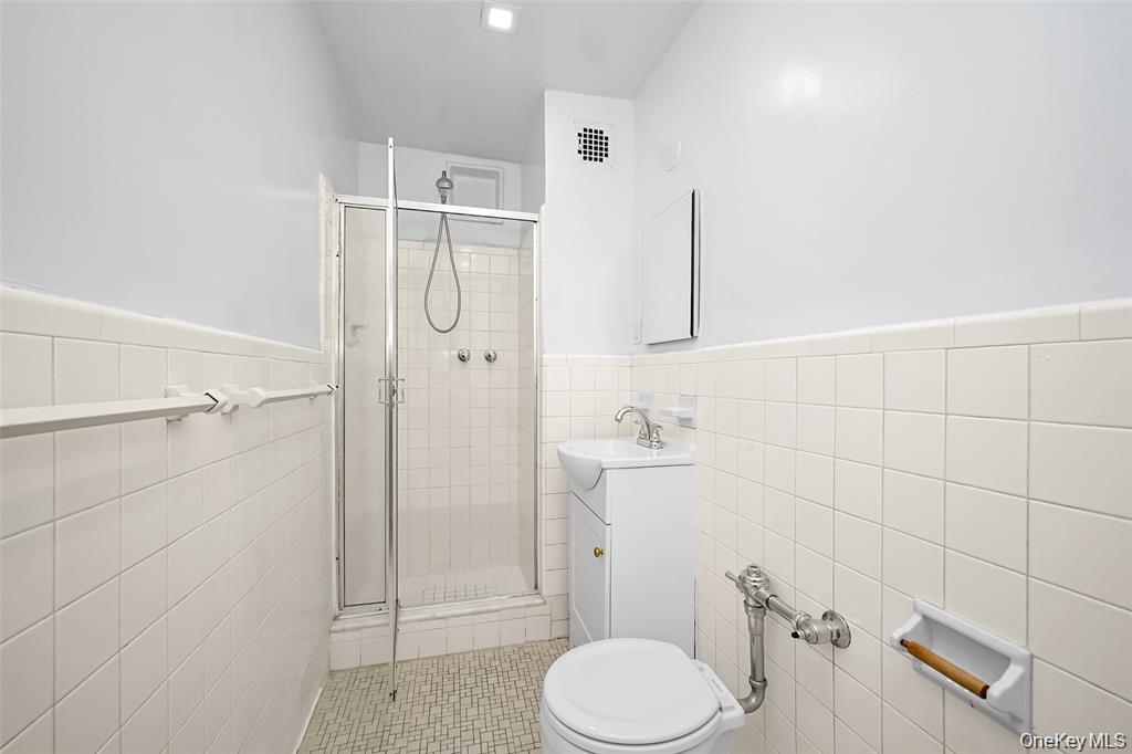 #11 photo, 99-10 60th Avenue, Corona , NY 11368