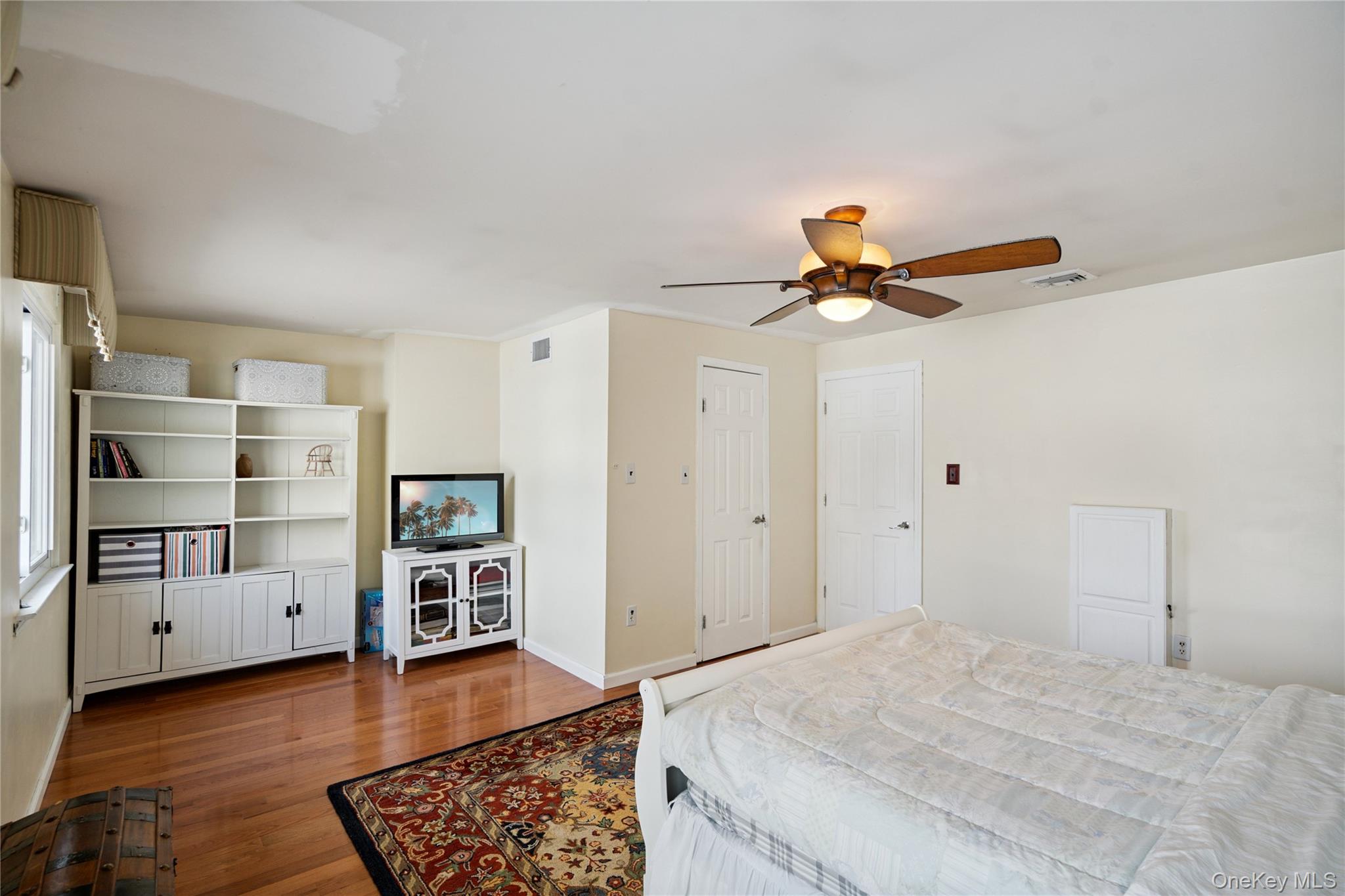 #17 photo, 88 E Valley Stream Boulevard, ناسو Valley Stream , NY 11580