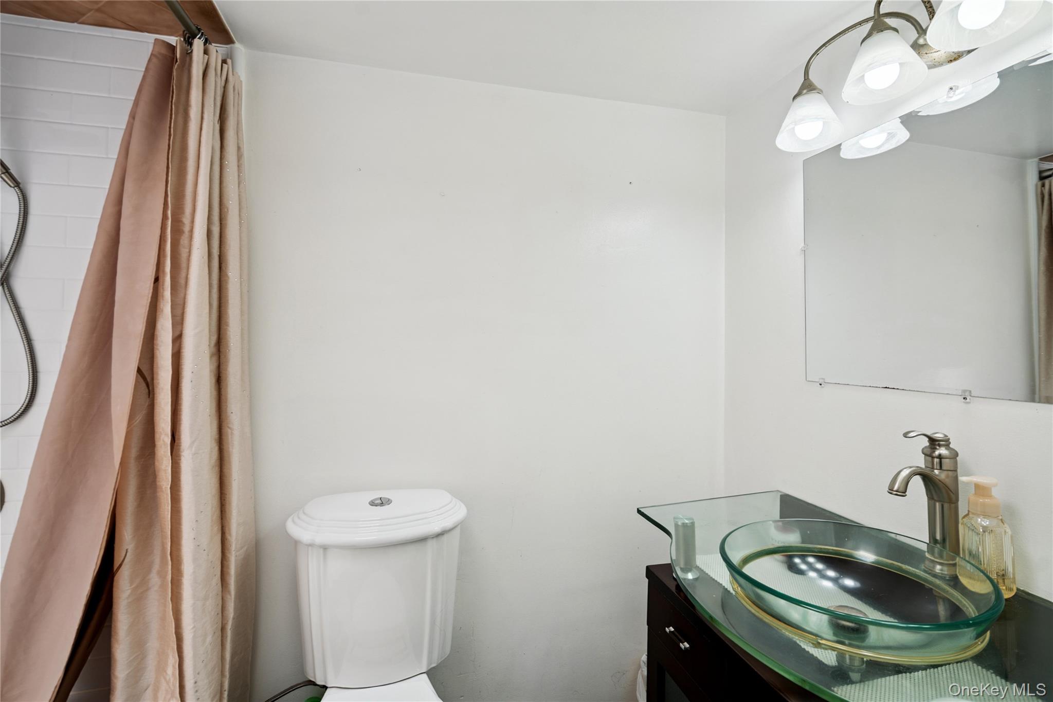 #18 photo, 88 E Valley Stream Boulevard, ناسو Valley Stream , NY 11580