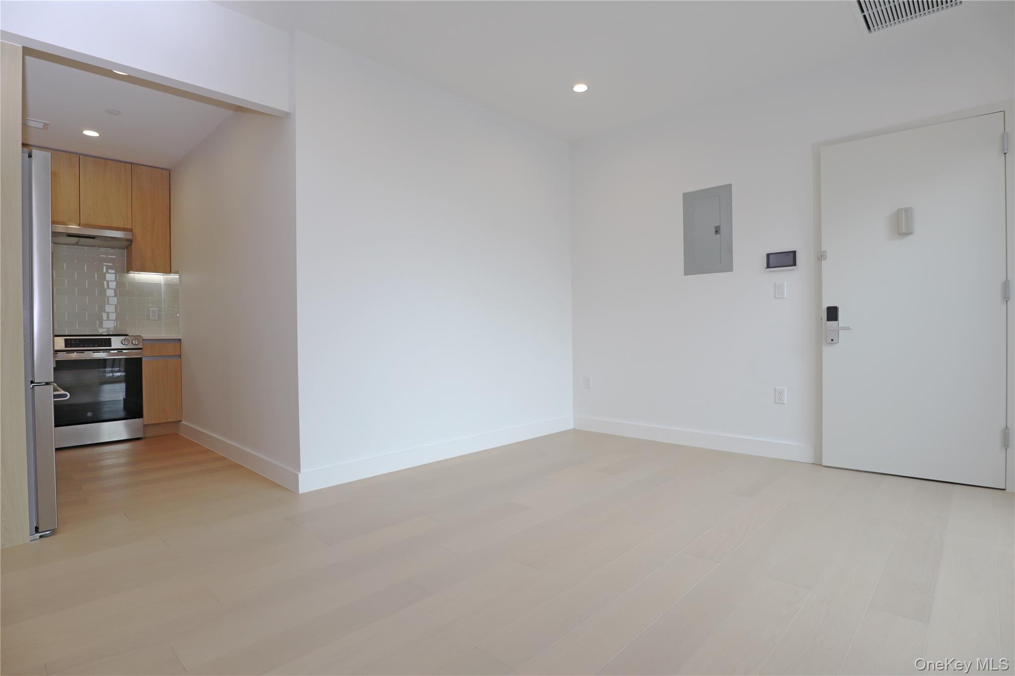 #11 photo, 15002 Northern Boulevard, Flushing , NY 11354