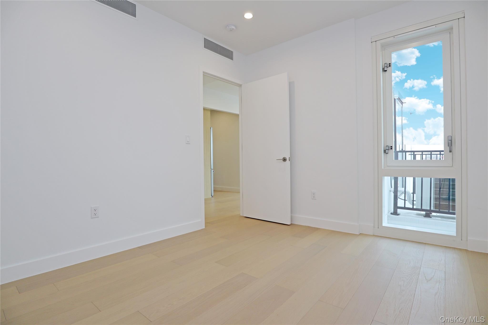 #7 photo, 15002 Northern Boulevard, Flushing , NY 11354