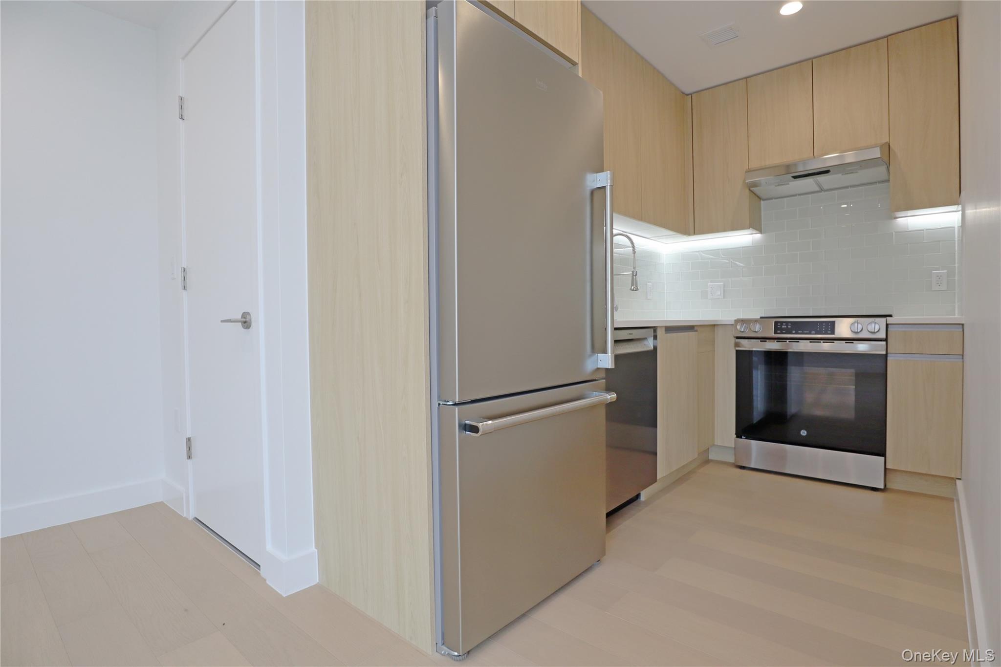 #8 photo, 15002 Northern Boulevard, Flushing , NY 11354