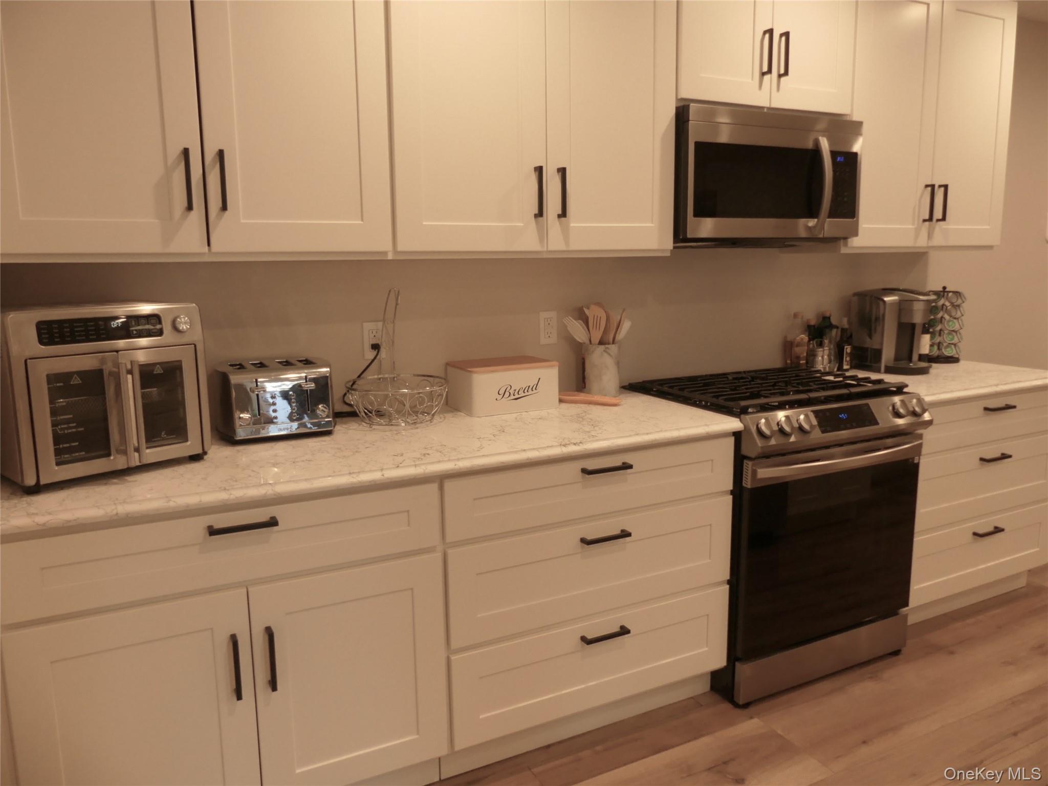 #2 photo, 108 Pilcher Street, سوفولك Babylon , NY 11702