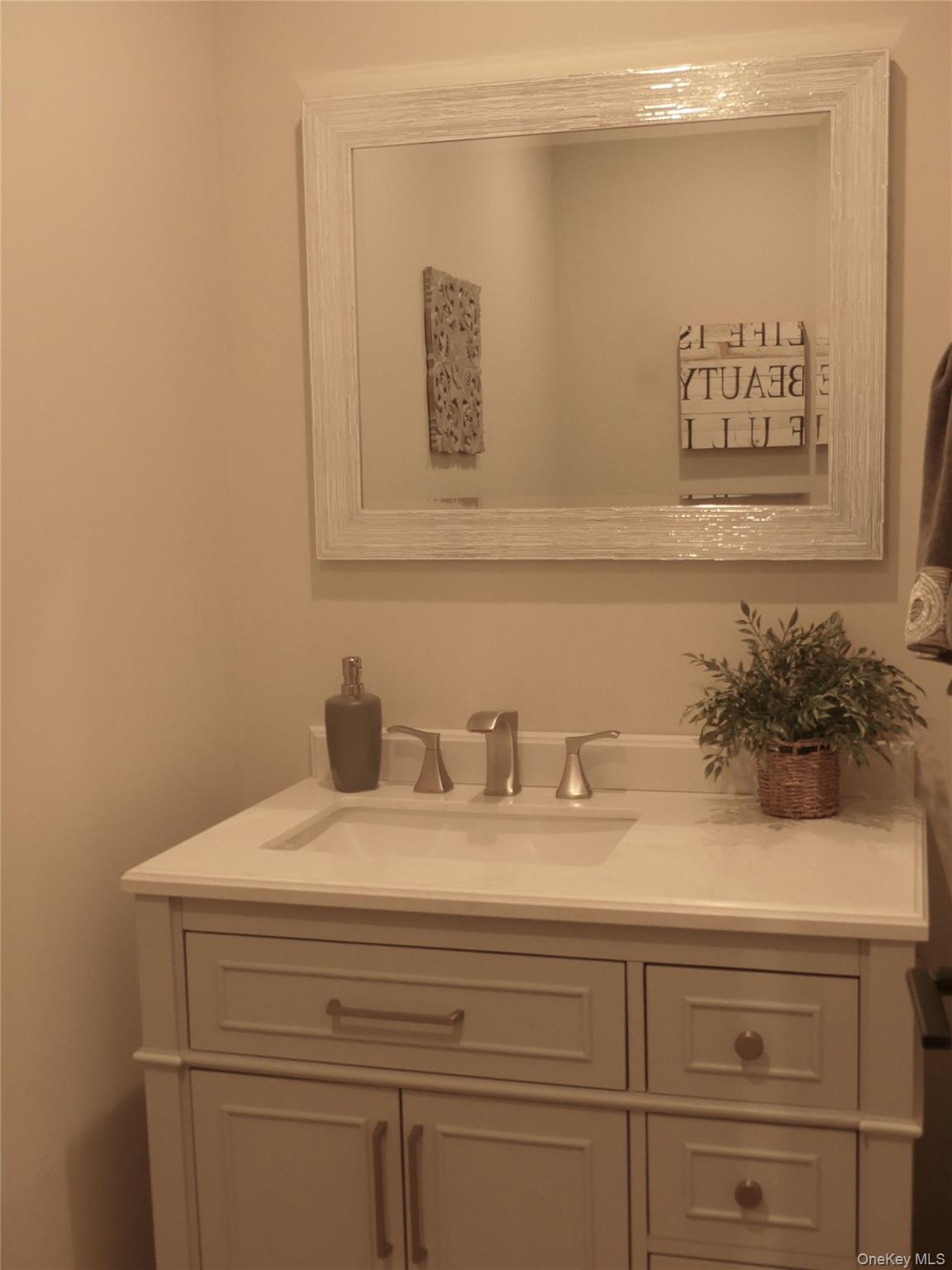 #7 photo, 108 Pilcher Street, سوفولك Babylon , NY 11702