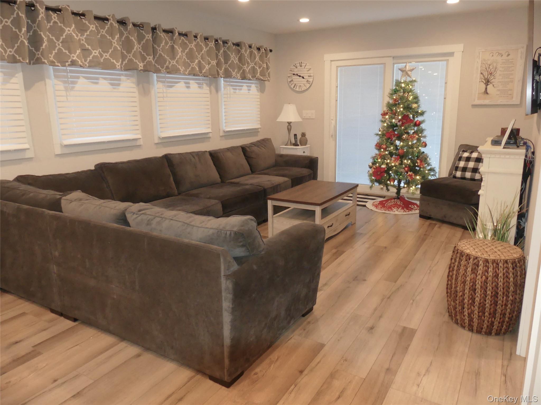 #8 photo, 108 Pilcher Street, سوفولك Babylon , NY 11702